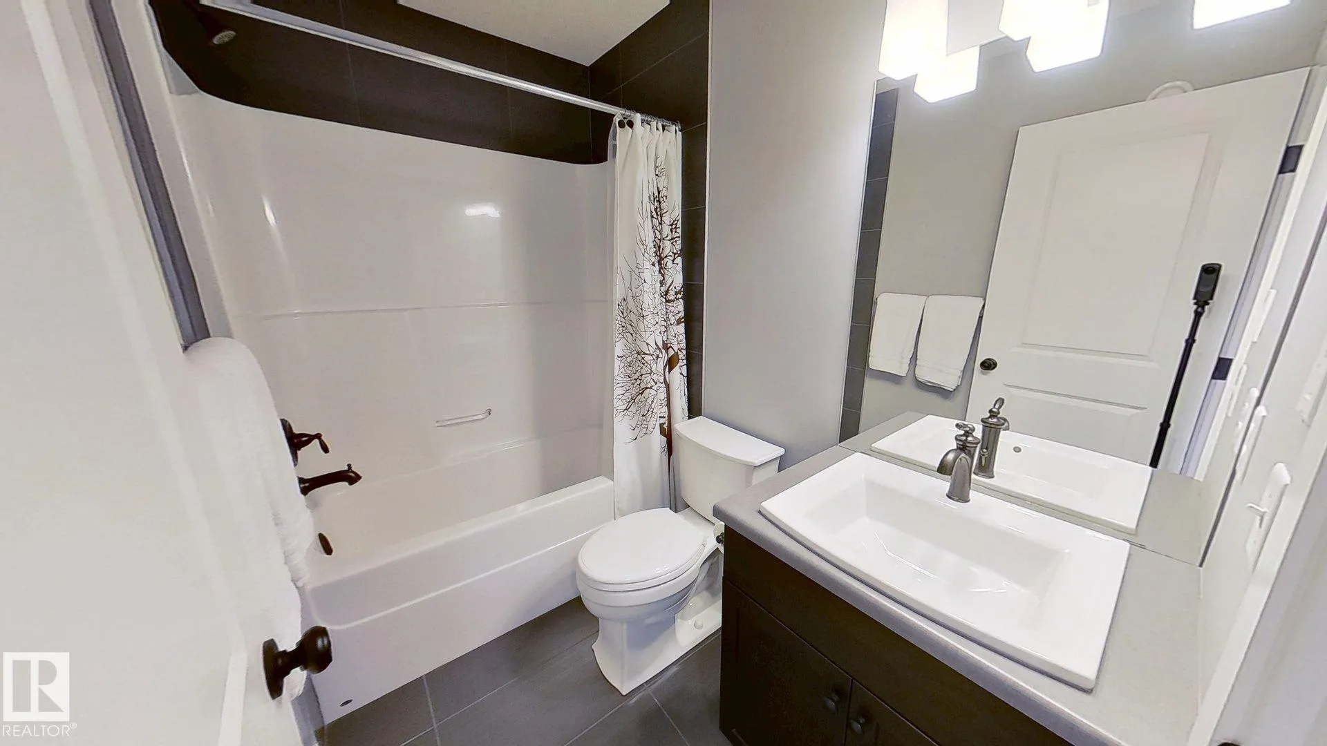 122 SUNTERRA Way