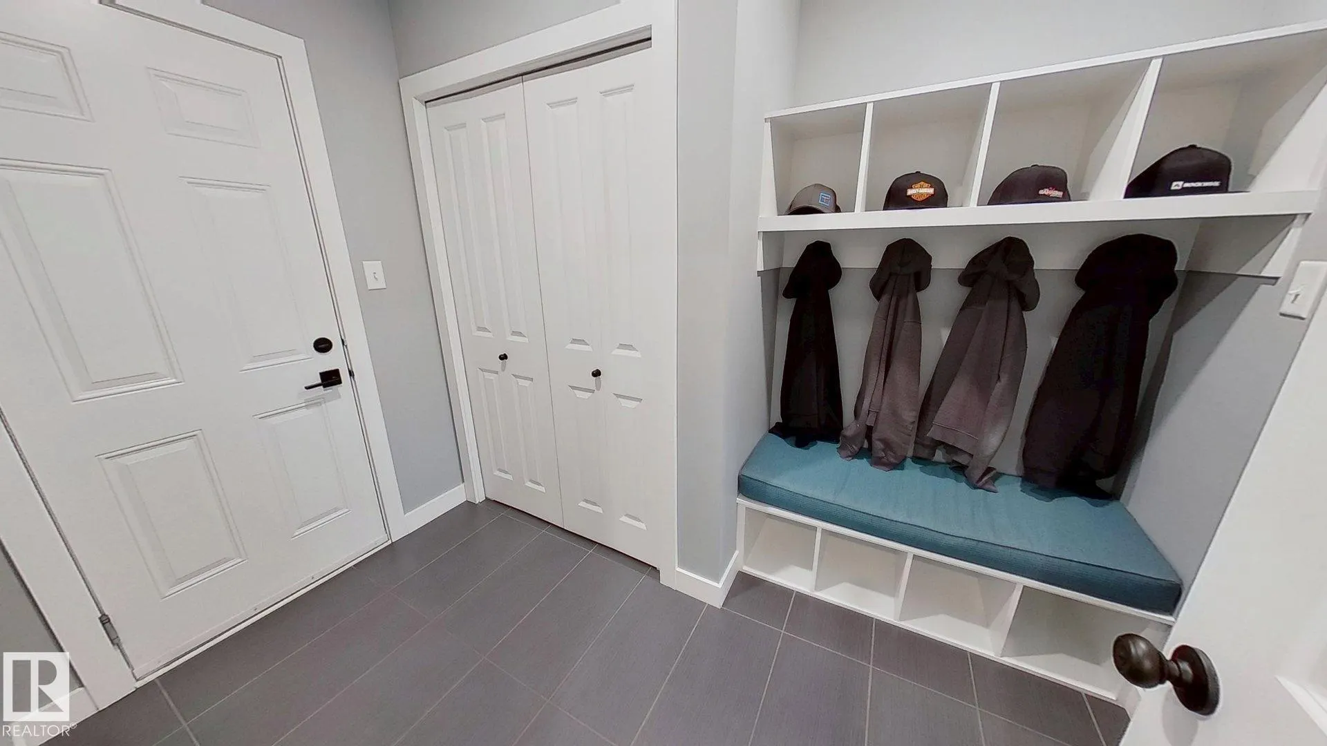 122 SUNTERRA Way