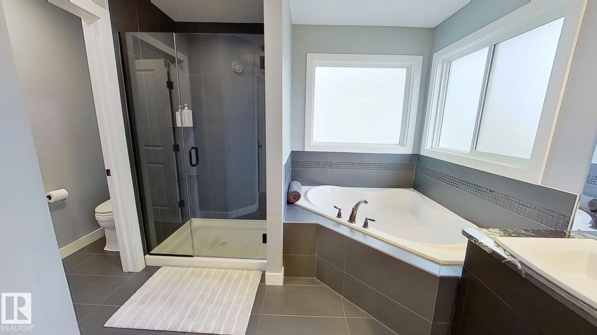 122 SUNTERRA Way