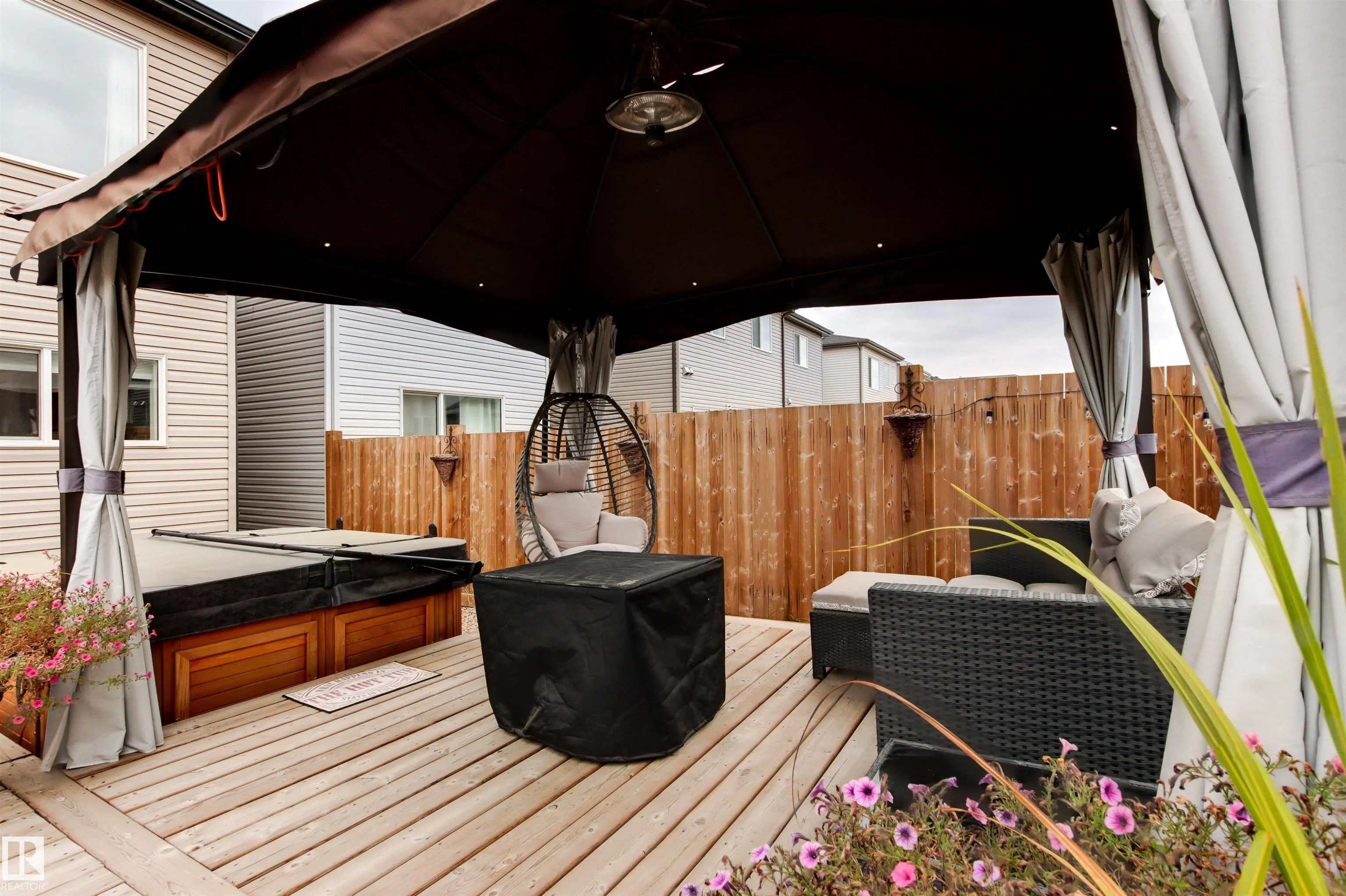 446 ROBERTS Crescent