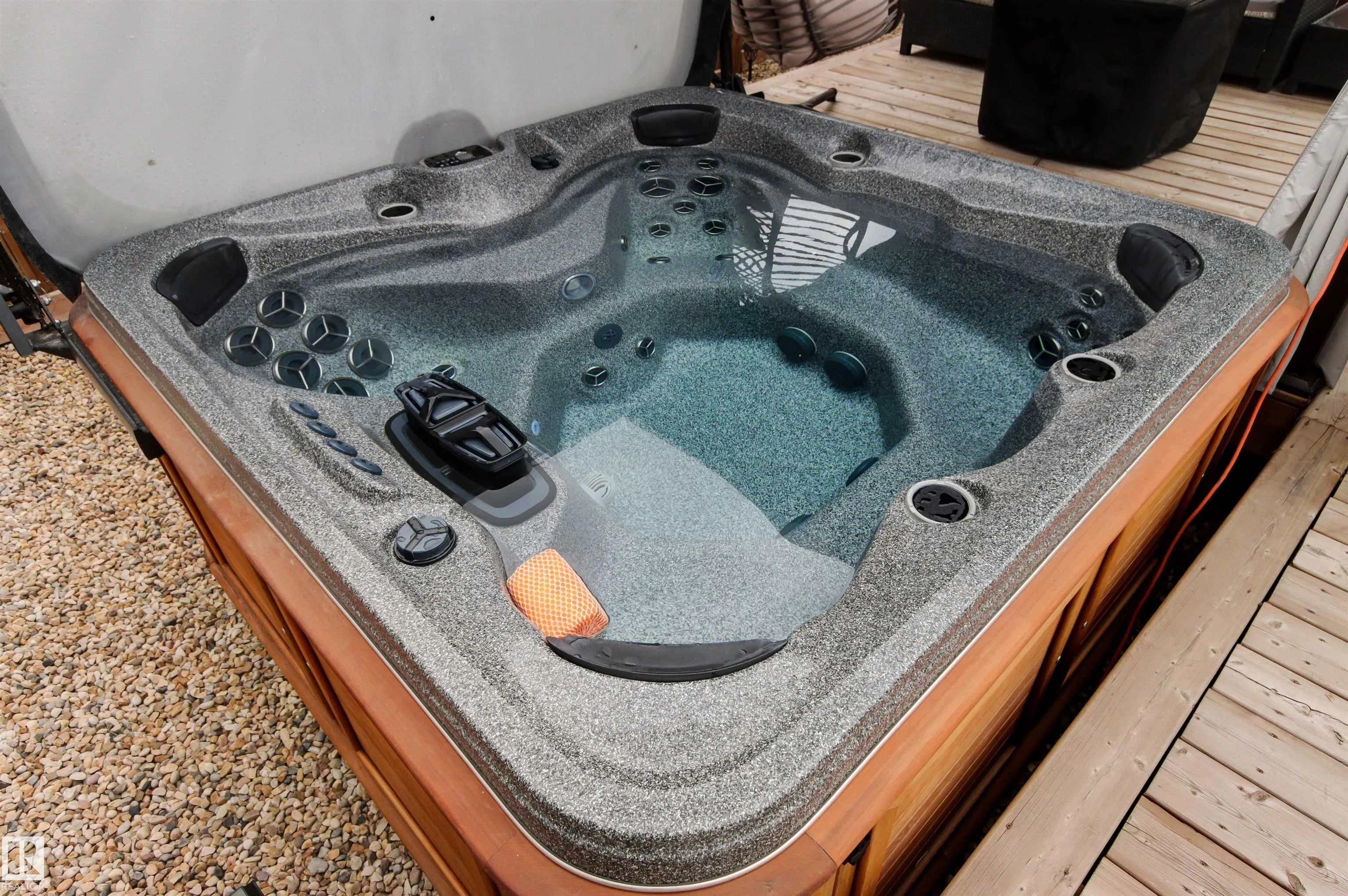 446 ROBERTS Crescent