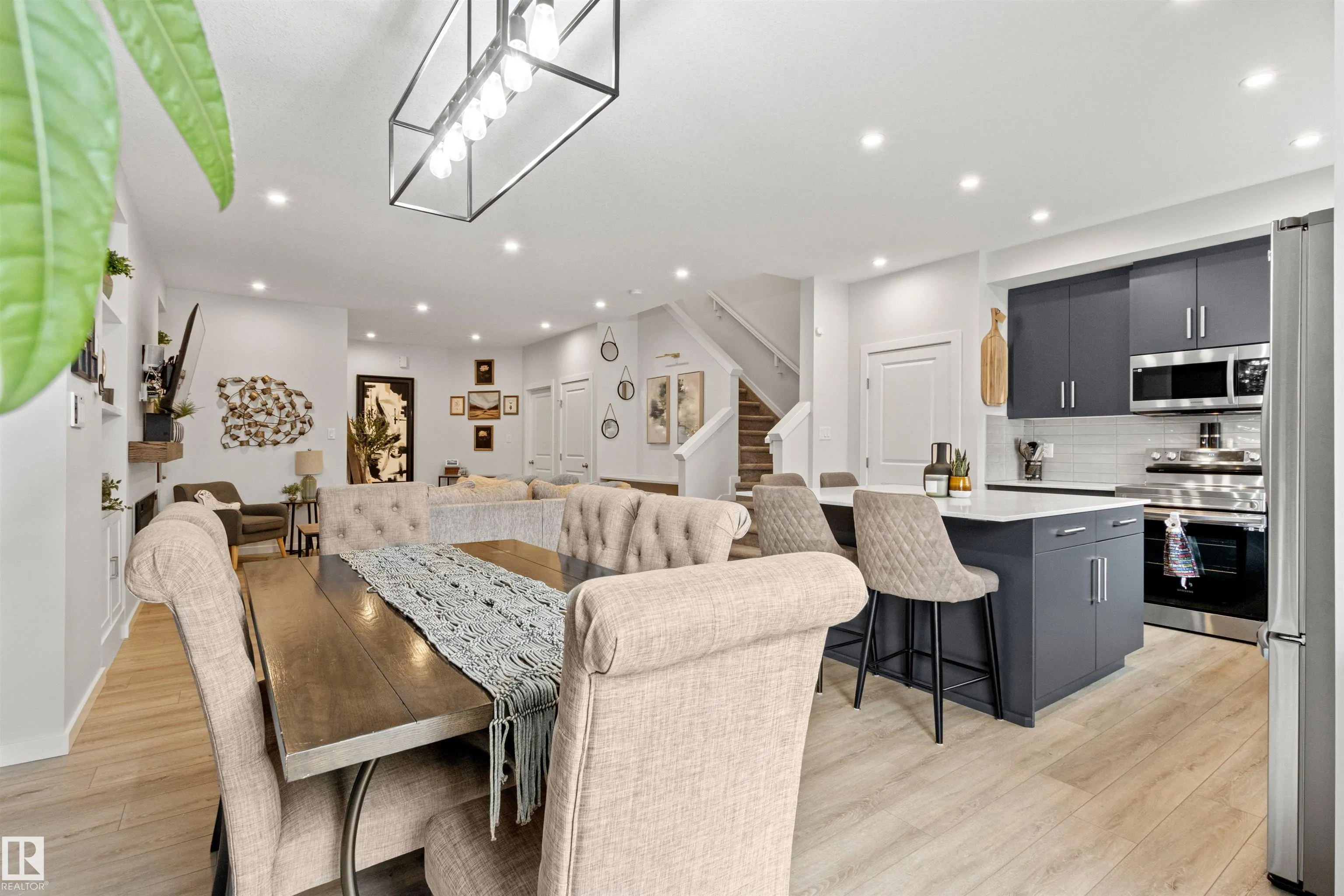 446 ROBERTS Crescent