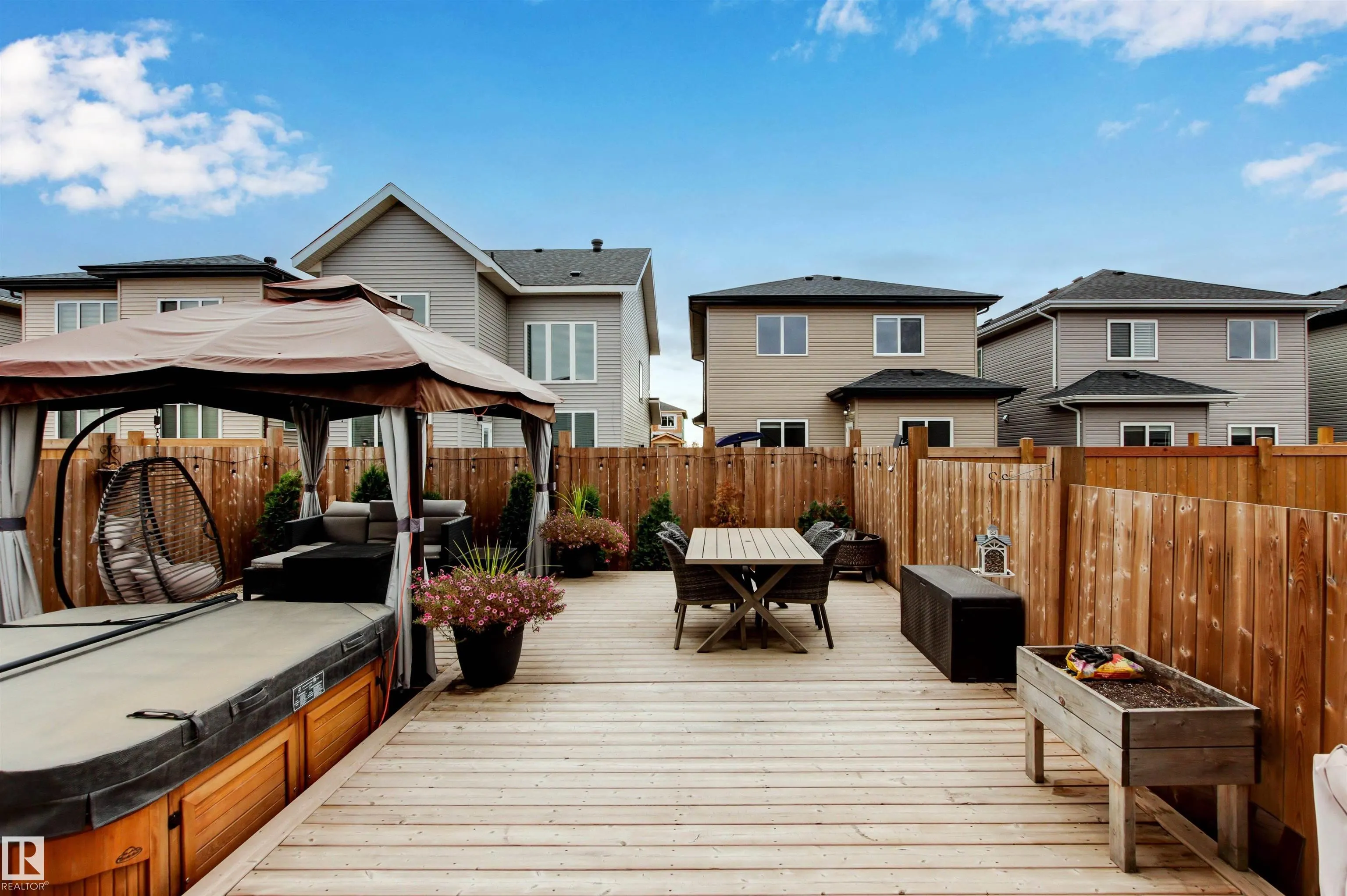 446 ROBERTS Crescent