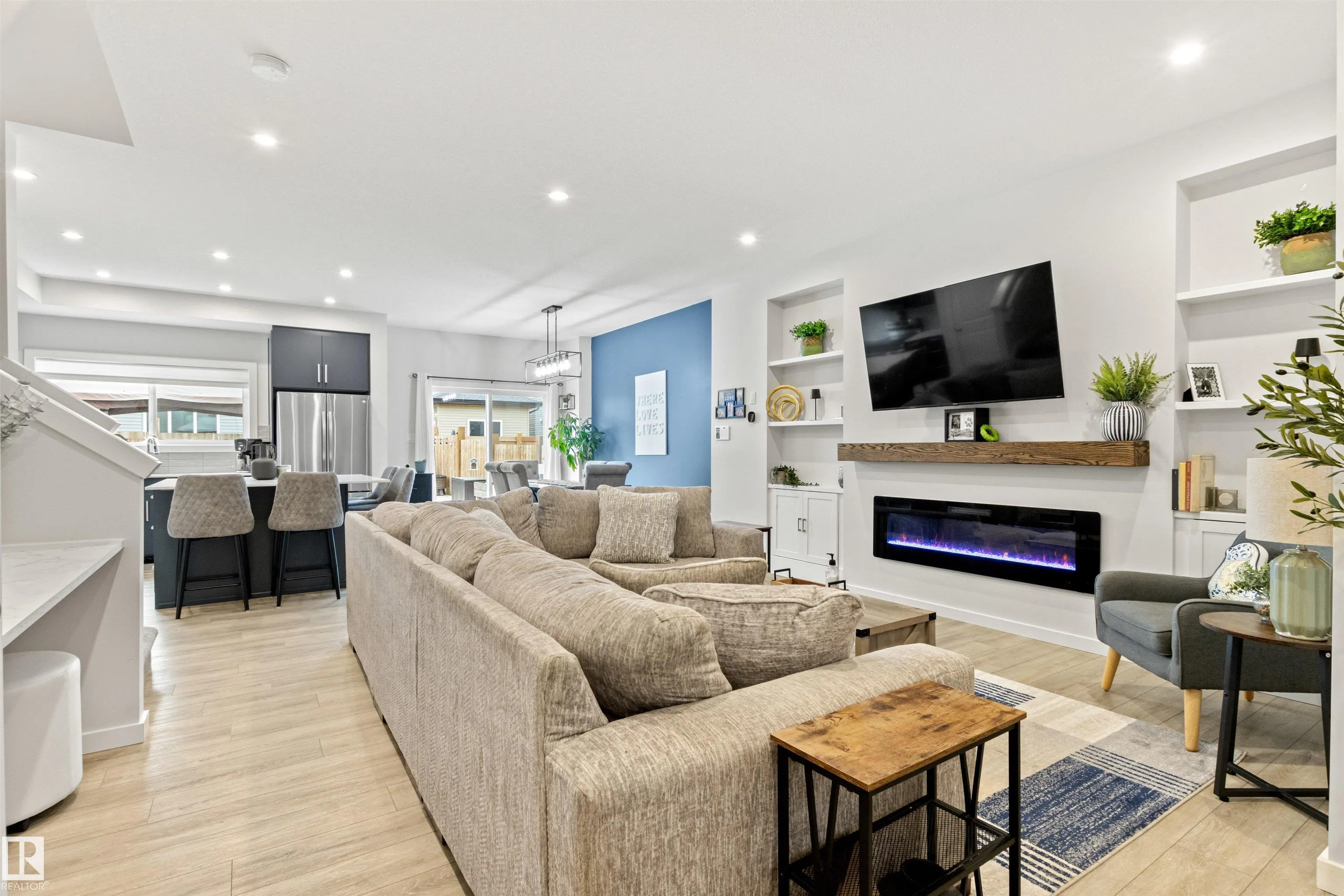 446 ROBERTS Crescent