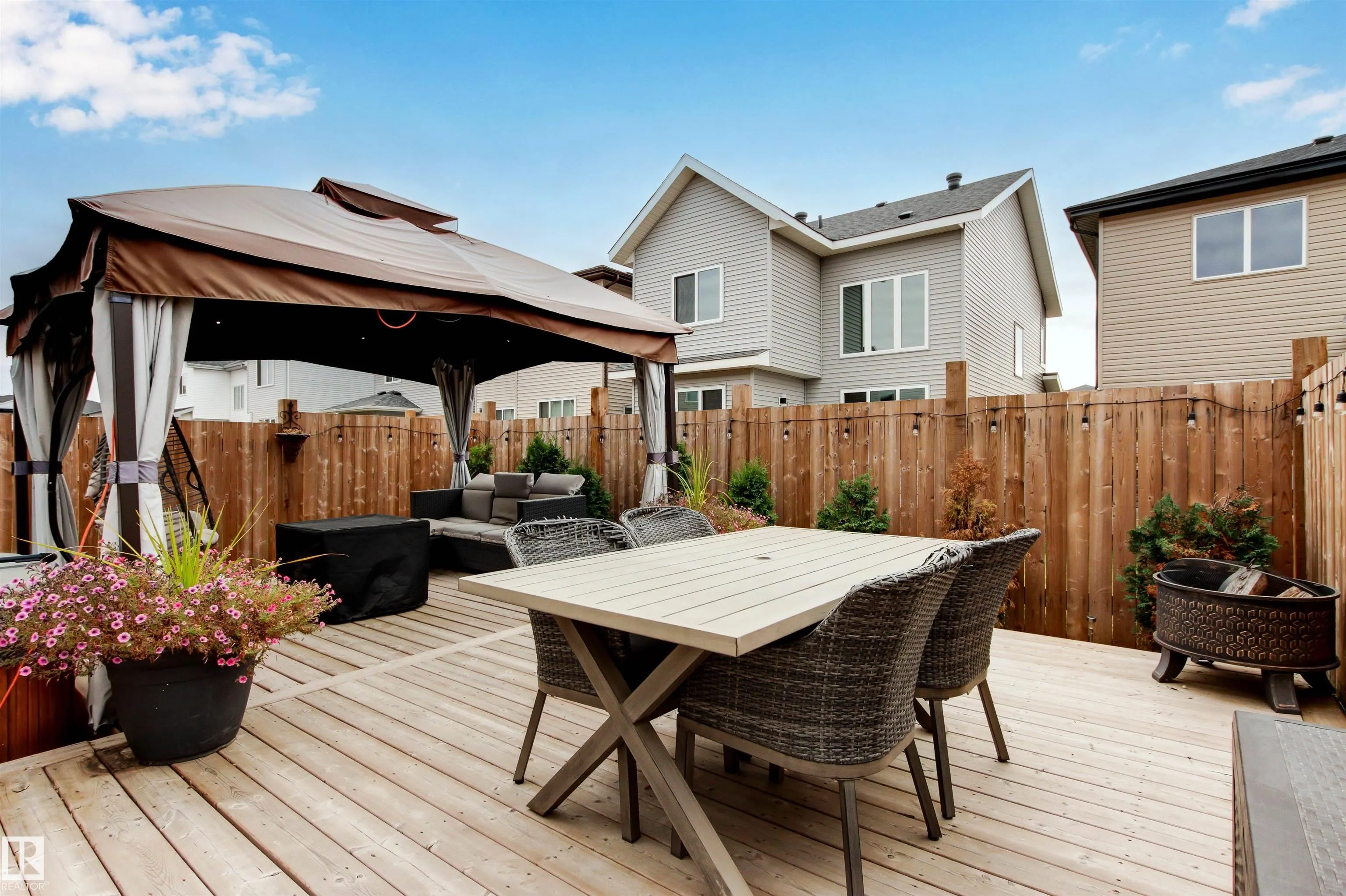 446 ROBERTS Crescent