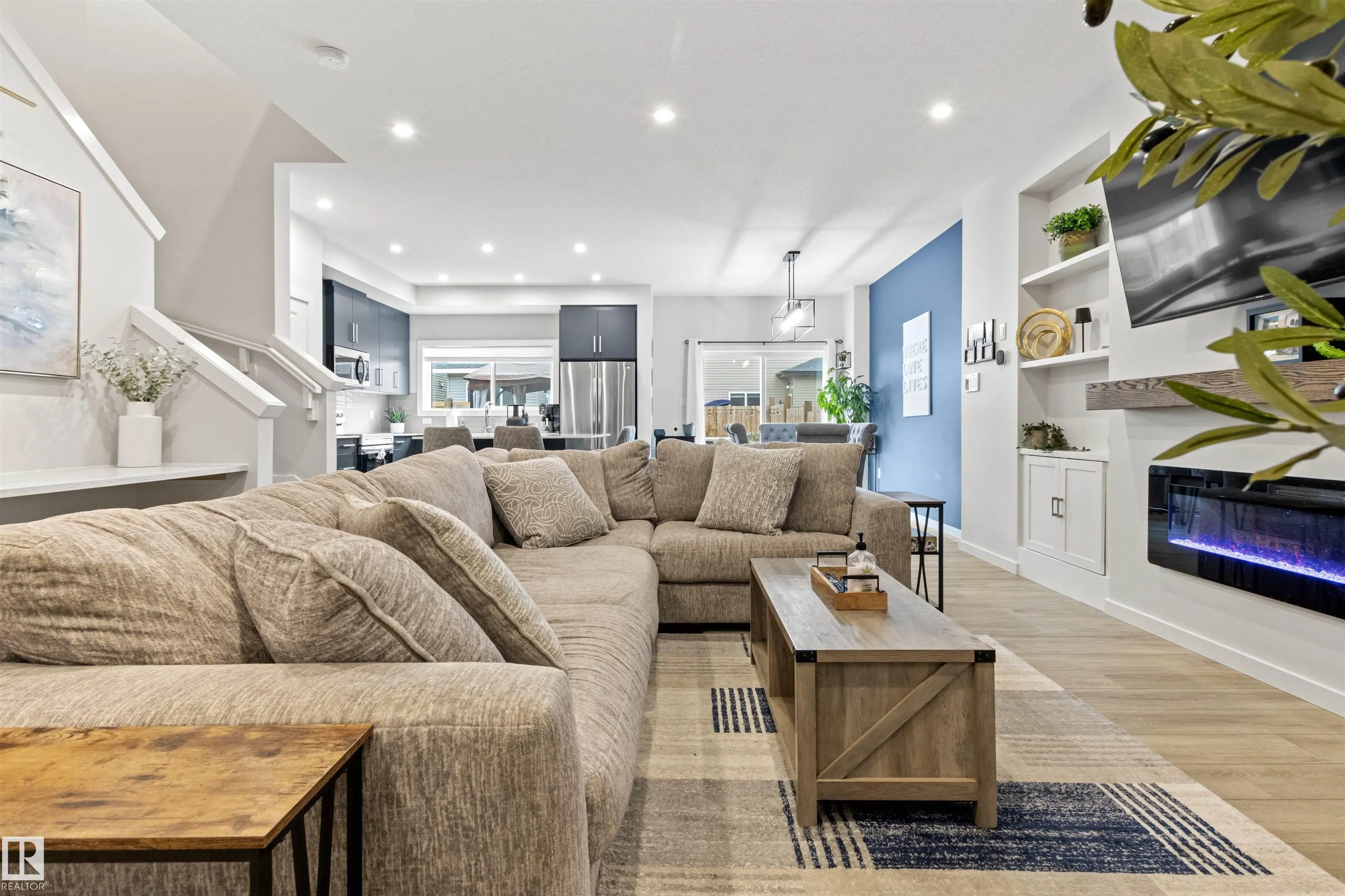 446 ROBERTS Crescent