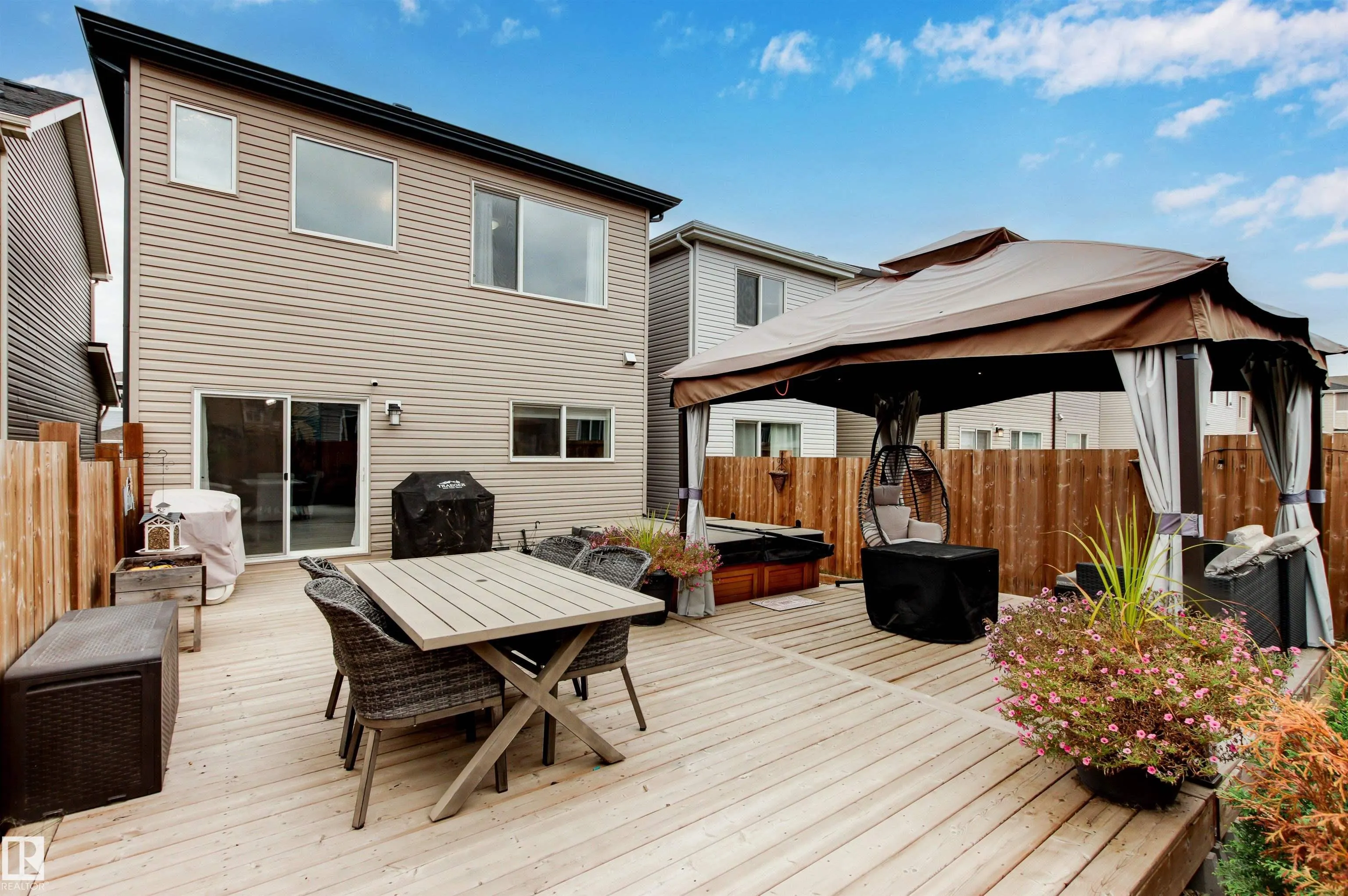 446 ROBERTS Crescent
