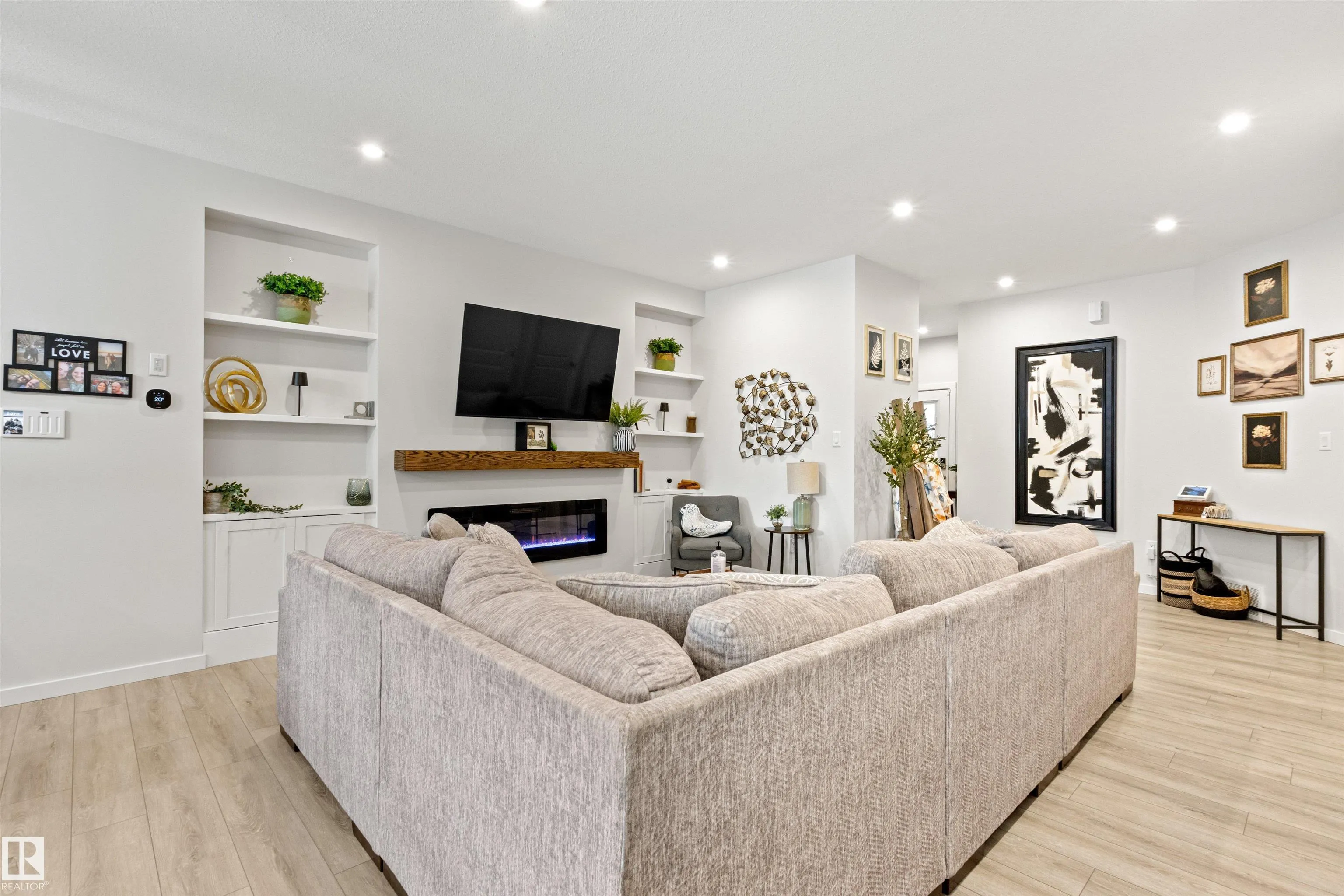 446 ROBERTS Crescent