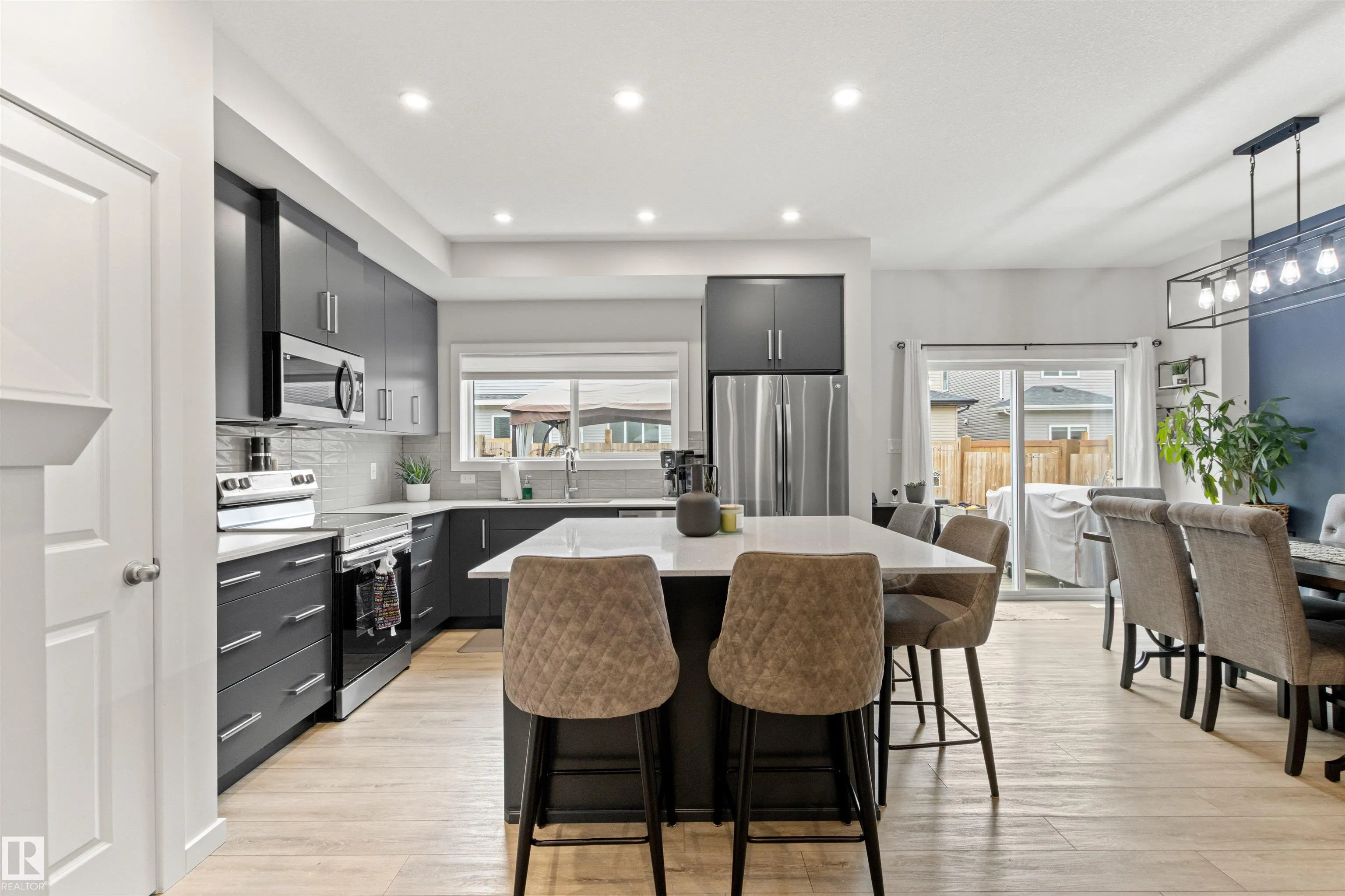 446 ROBERTS Crescent