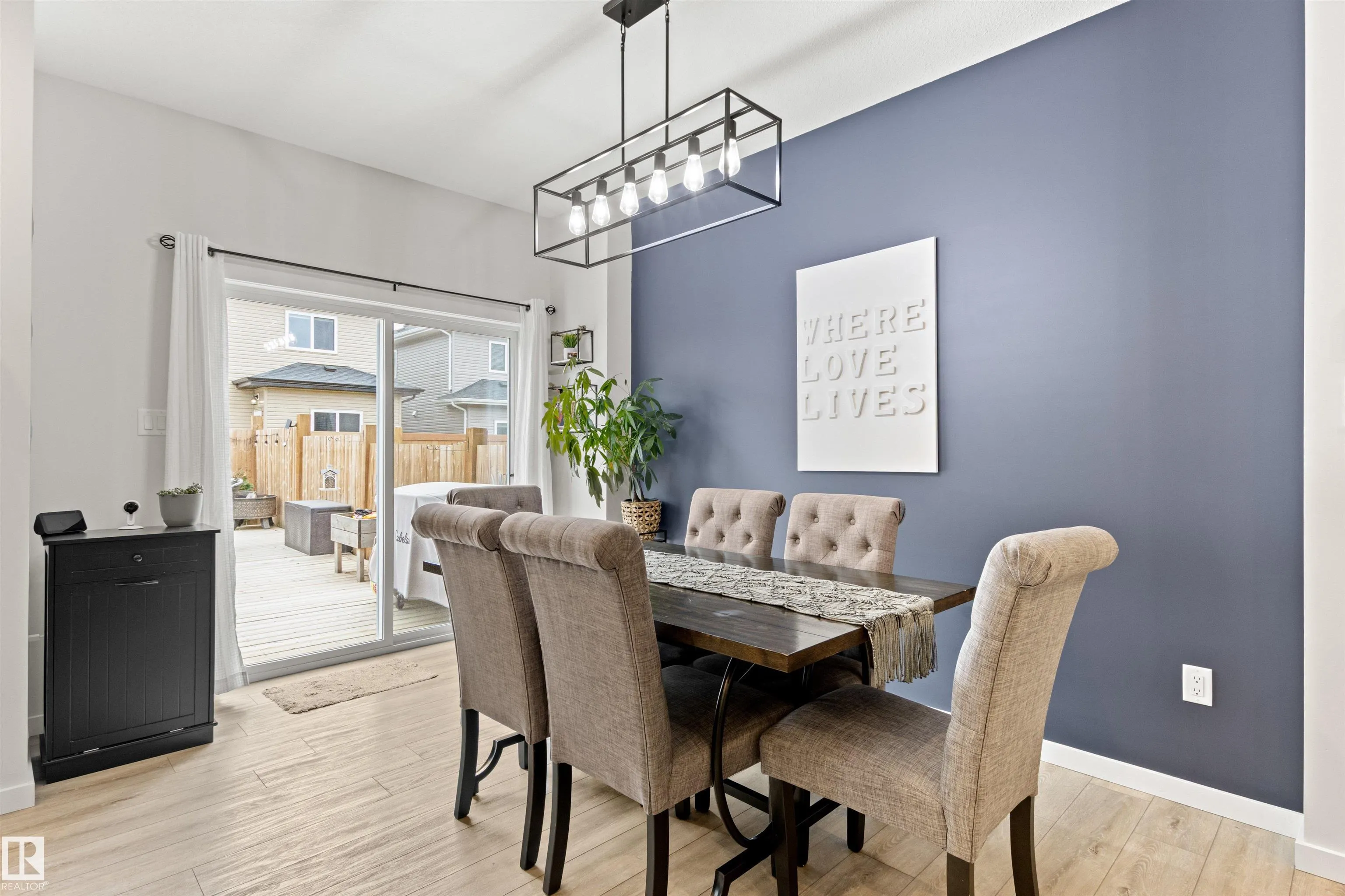 446 ROBERTS Crescent