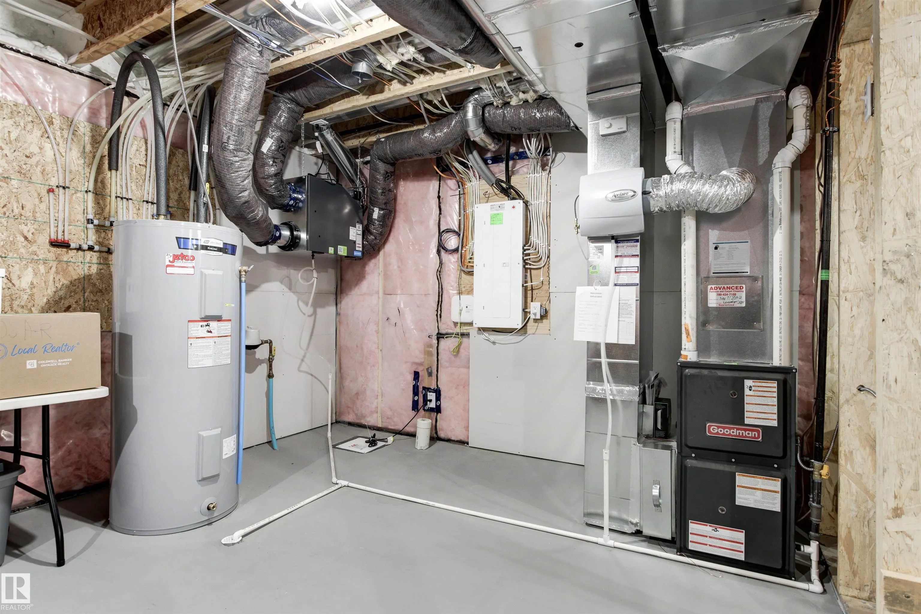 446 ROBERTS Crescent