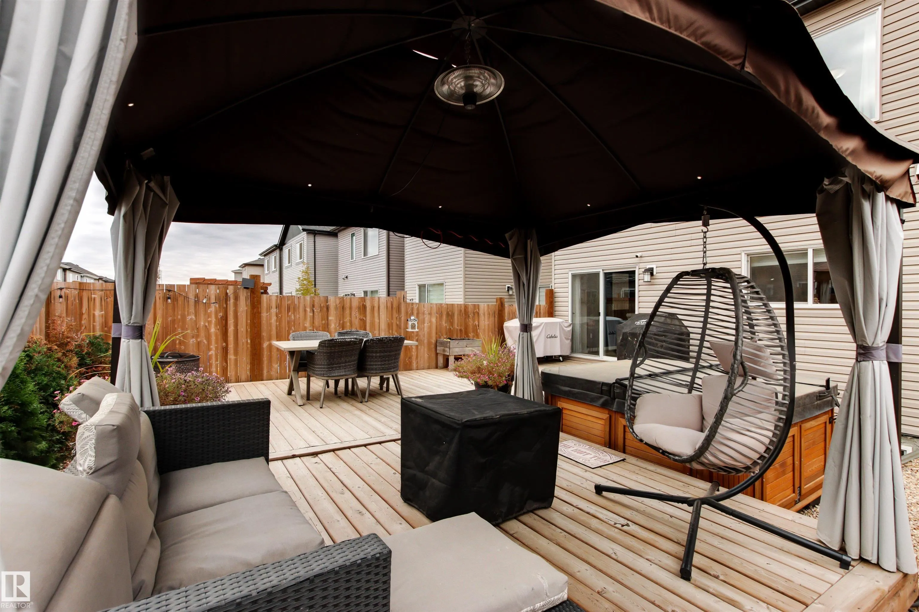 446 ROBERTS Crescent