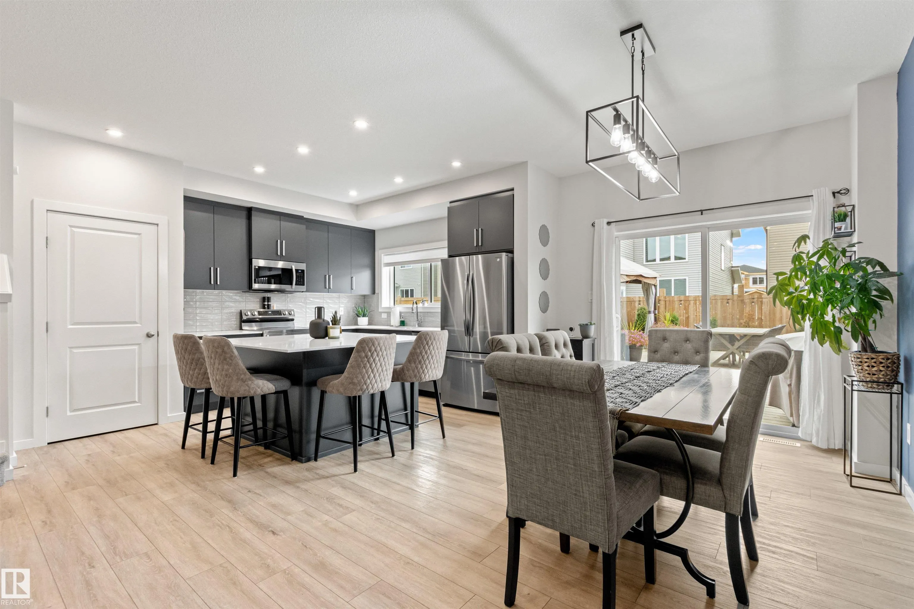 446 ROBERTS Crescent