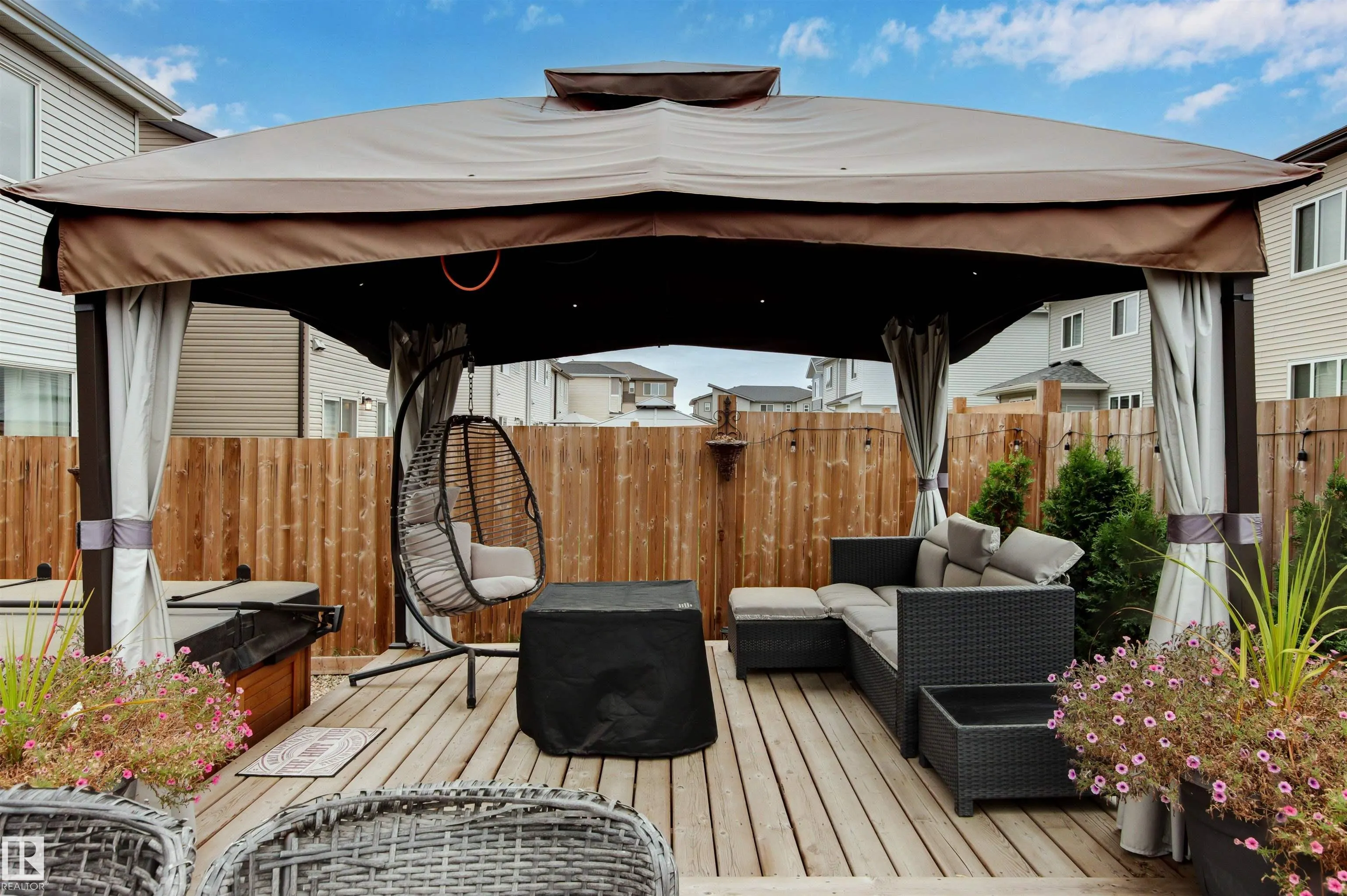 446 ROBERTS Crescent