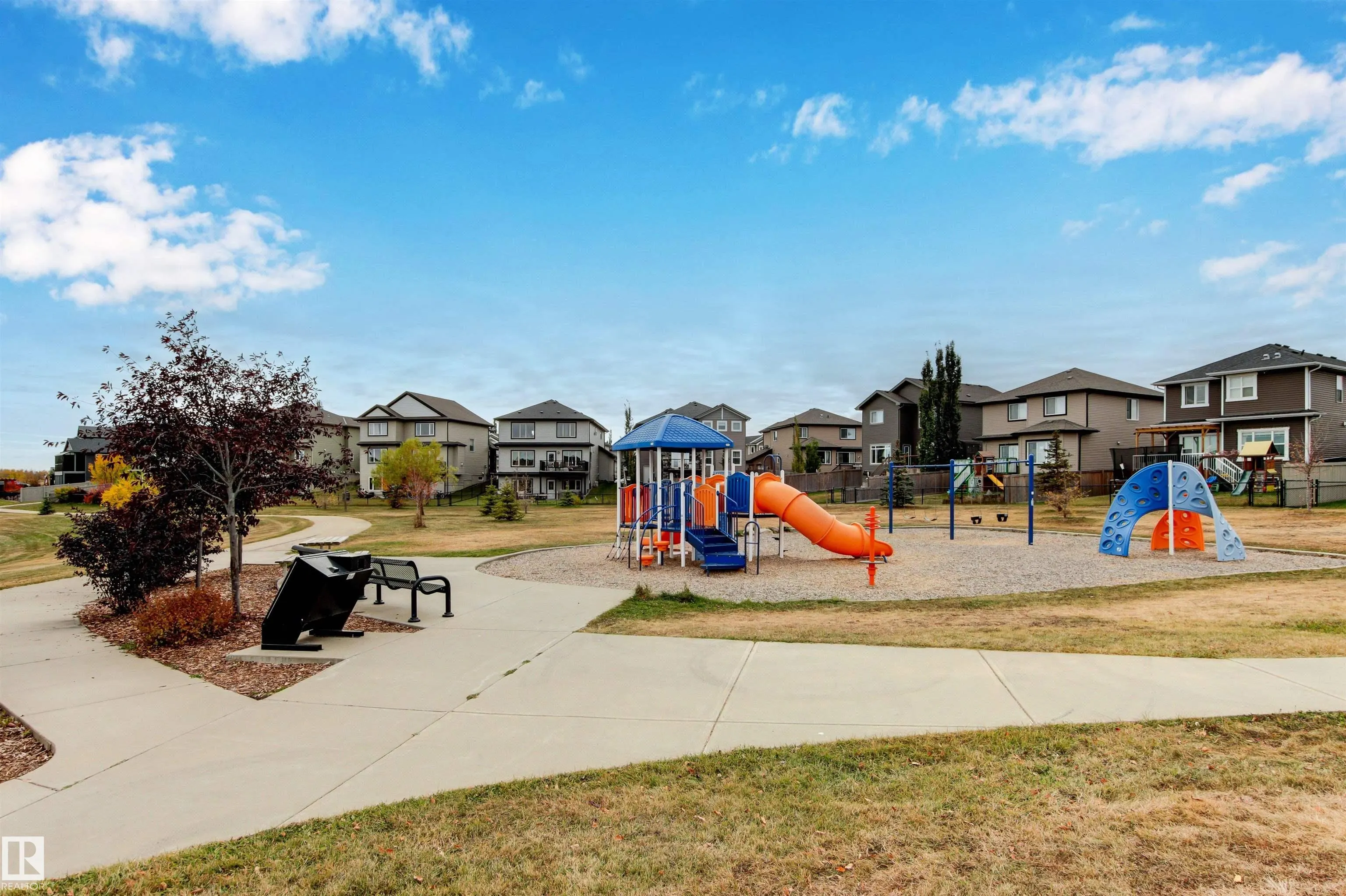 446 ROBERTS Crescent