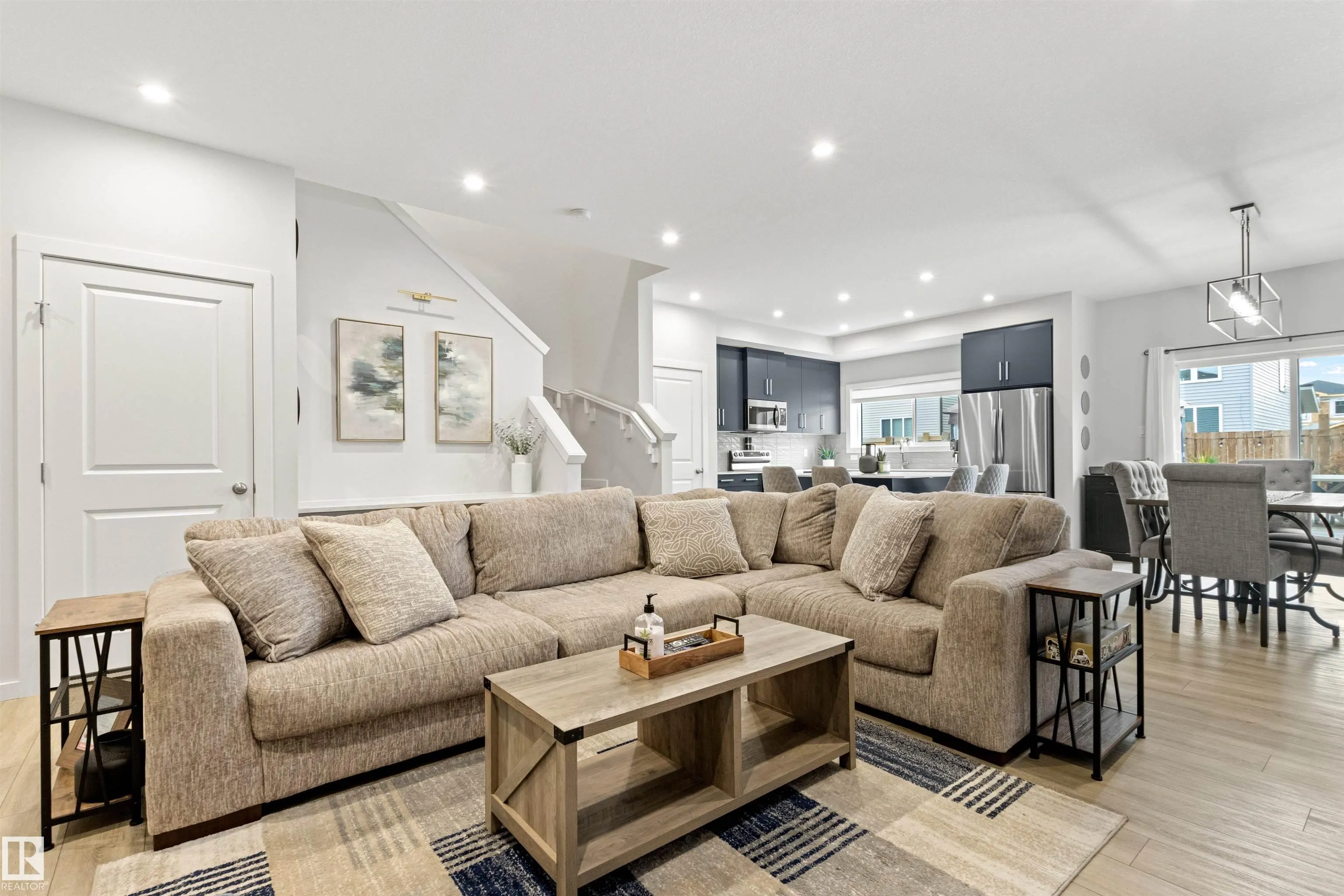 446 ROBERTS Crescent