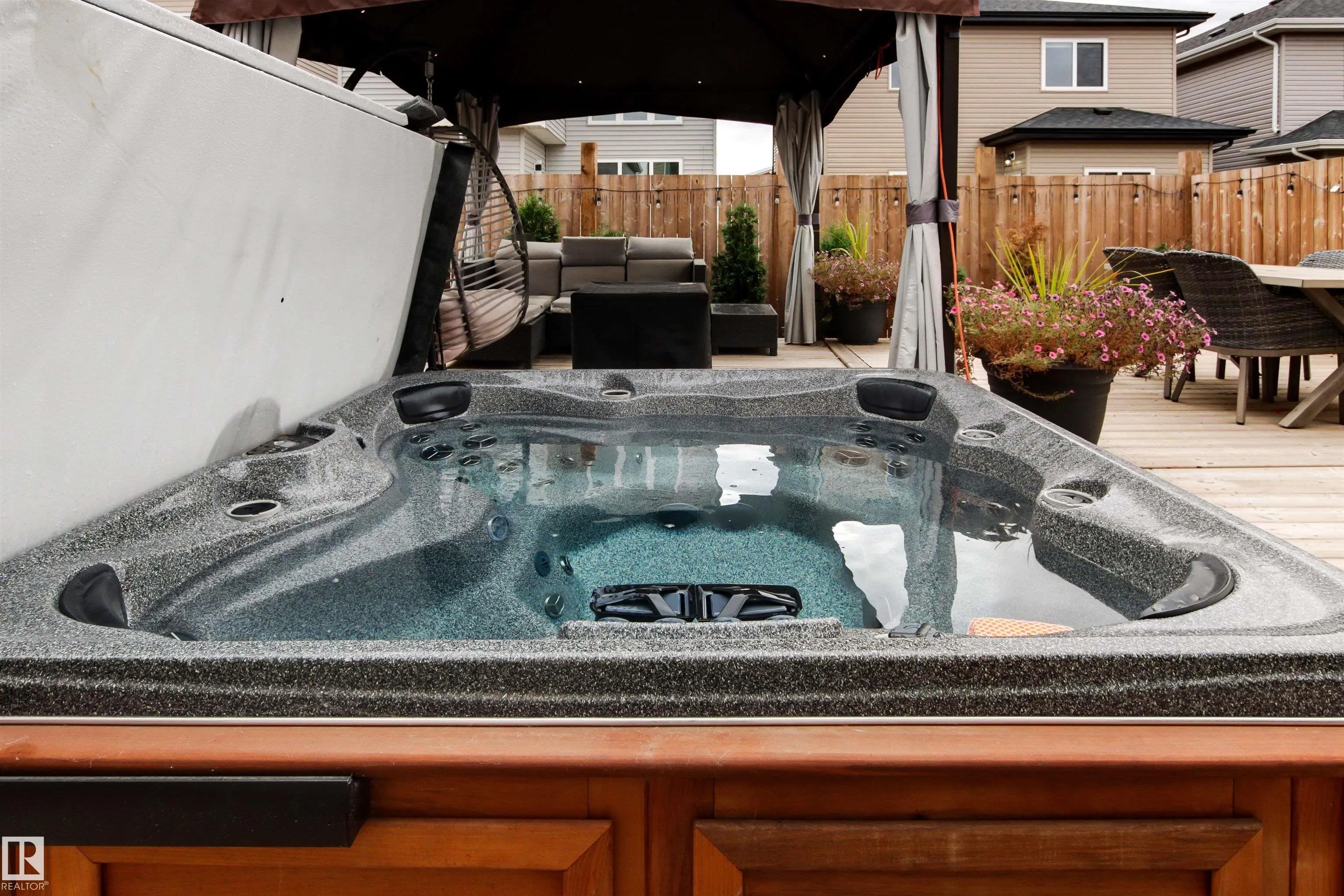 446 ROBERTS Crescent