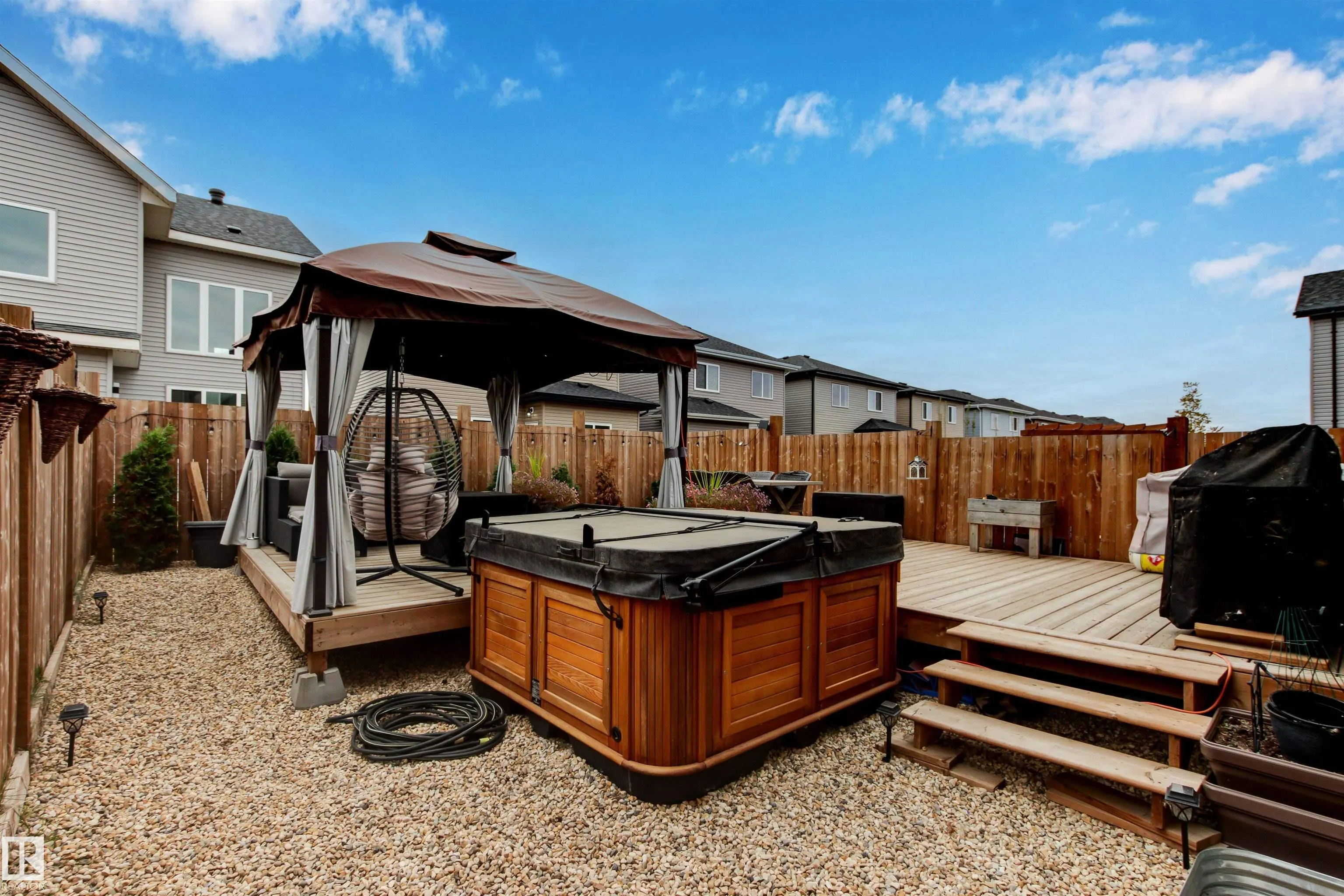 446 ROBERTS Crescent