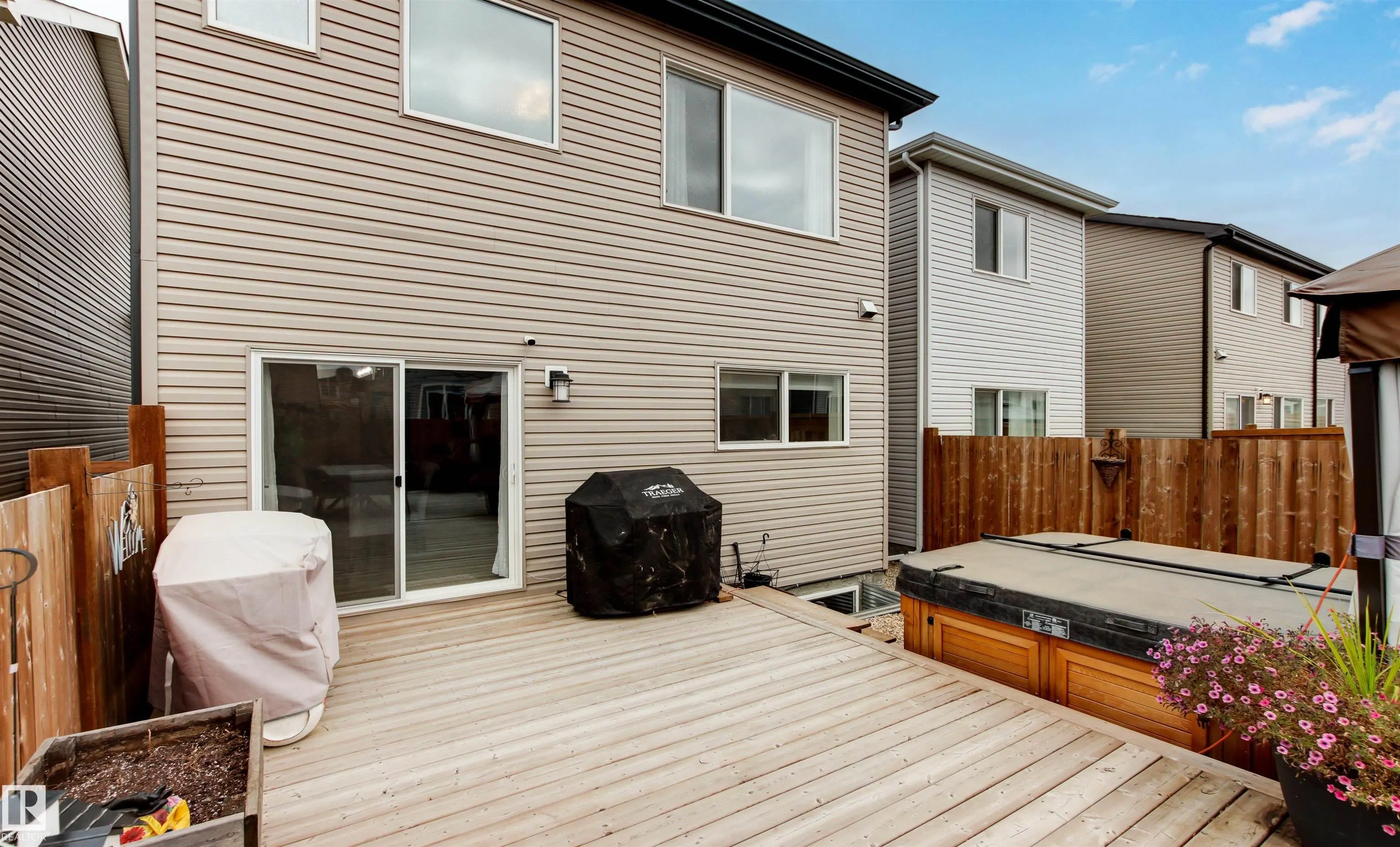 446 ROBERTS Crescent