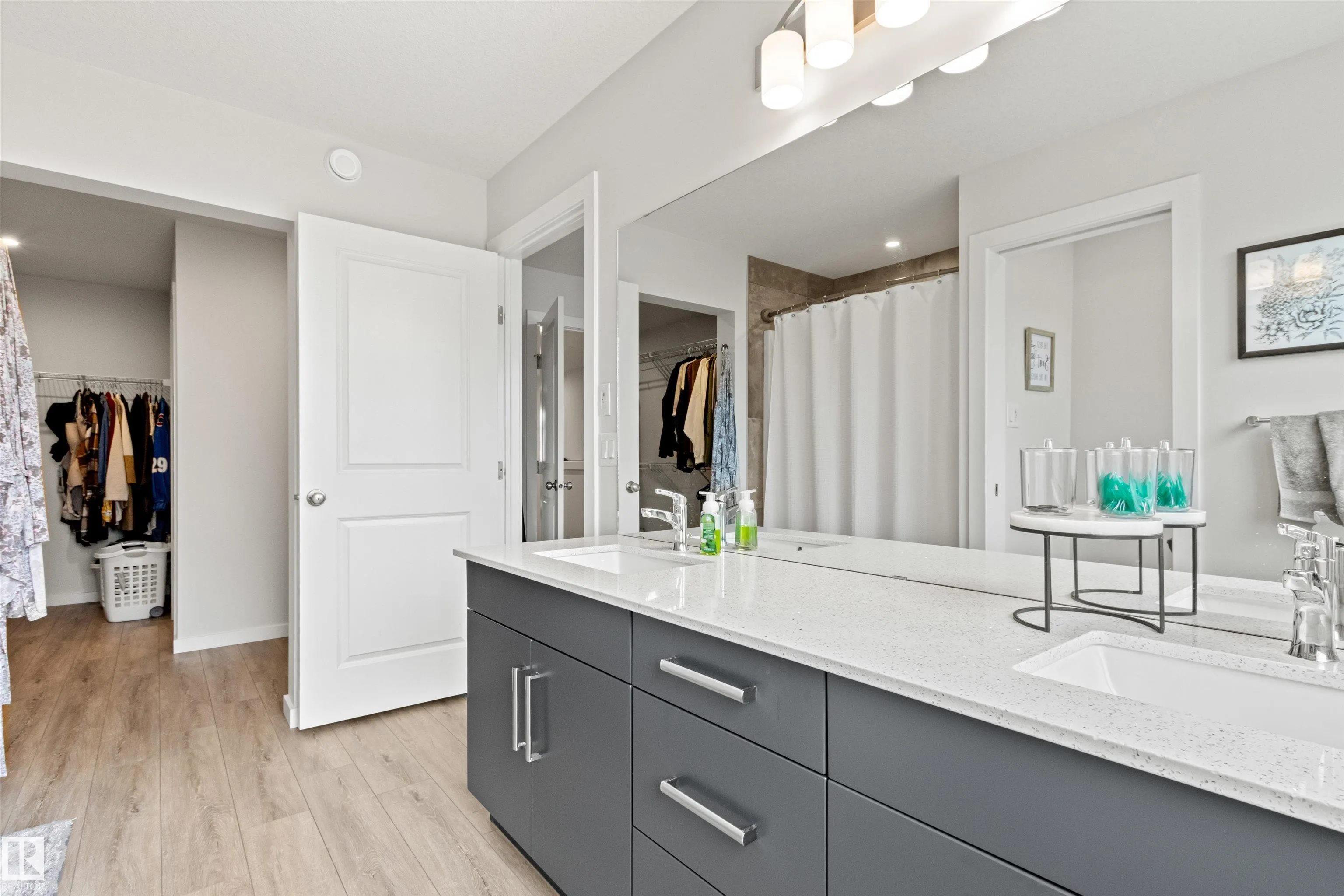 446 ROBERTS Crescent