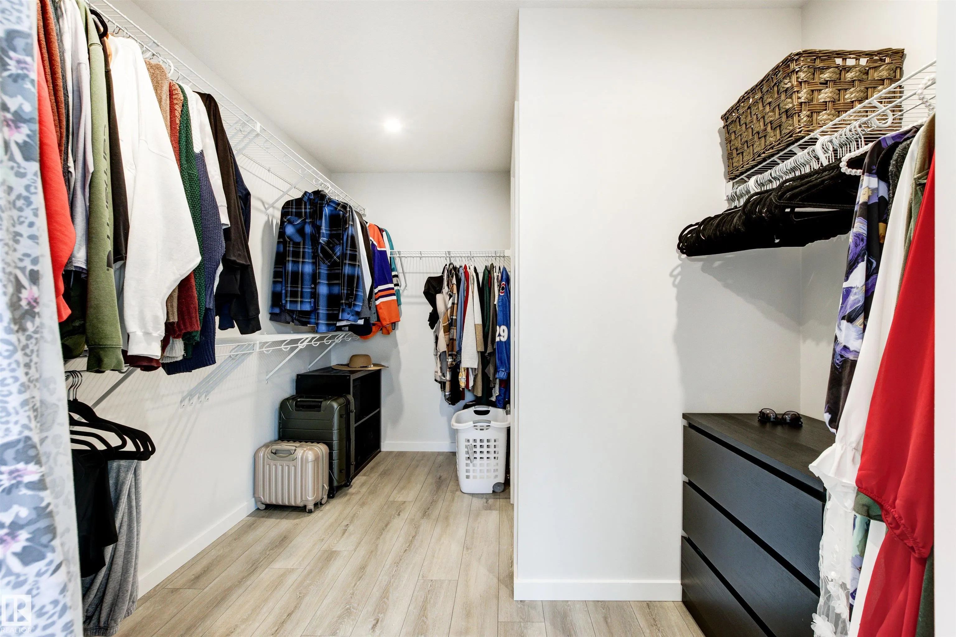 446 ROBERTS Crescent