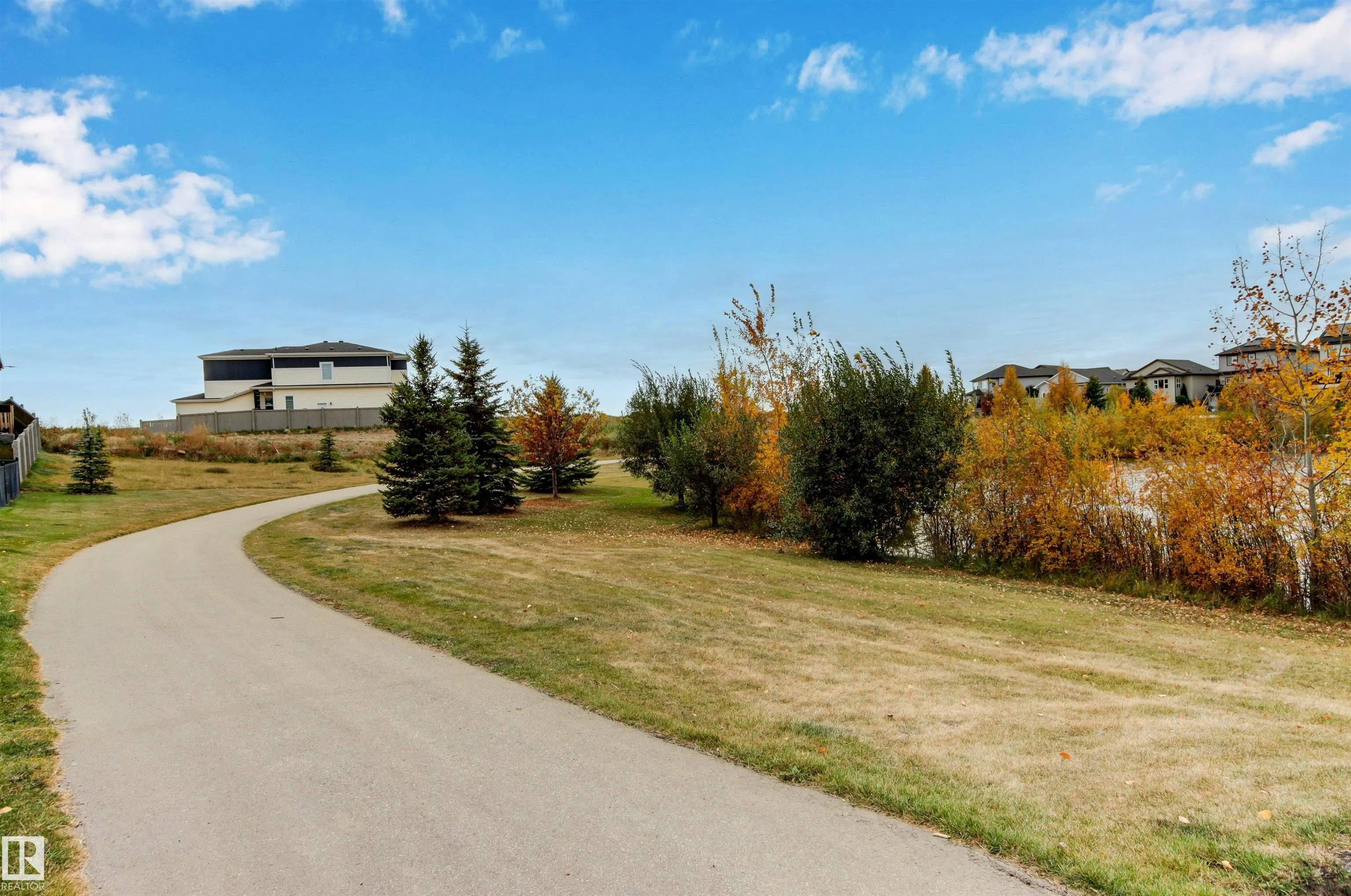 446 ROBERTS Crescent