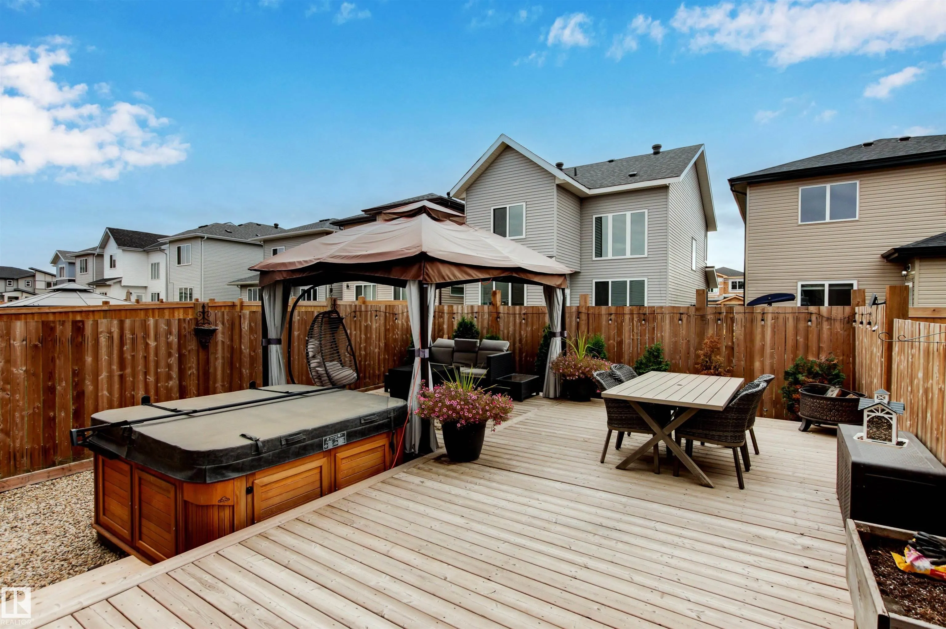 446 ROBERTS Crescent