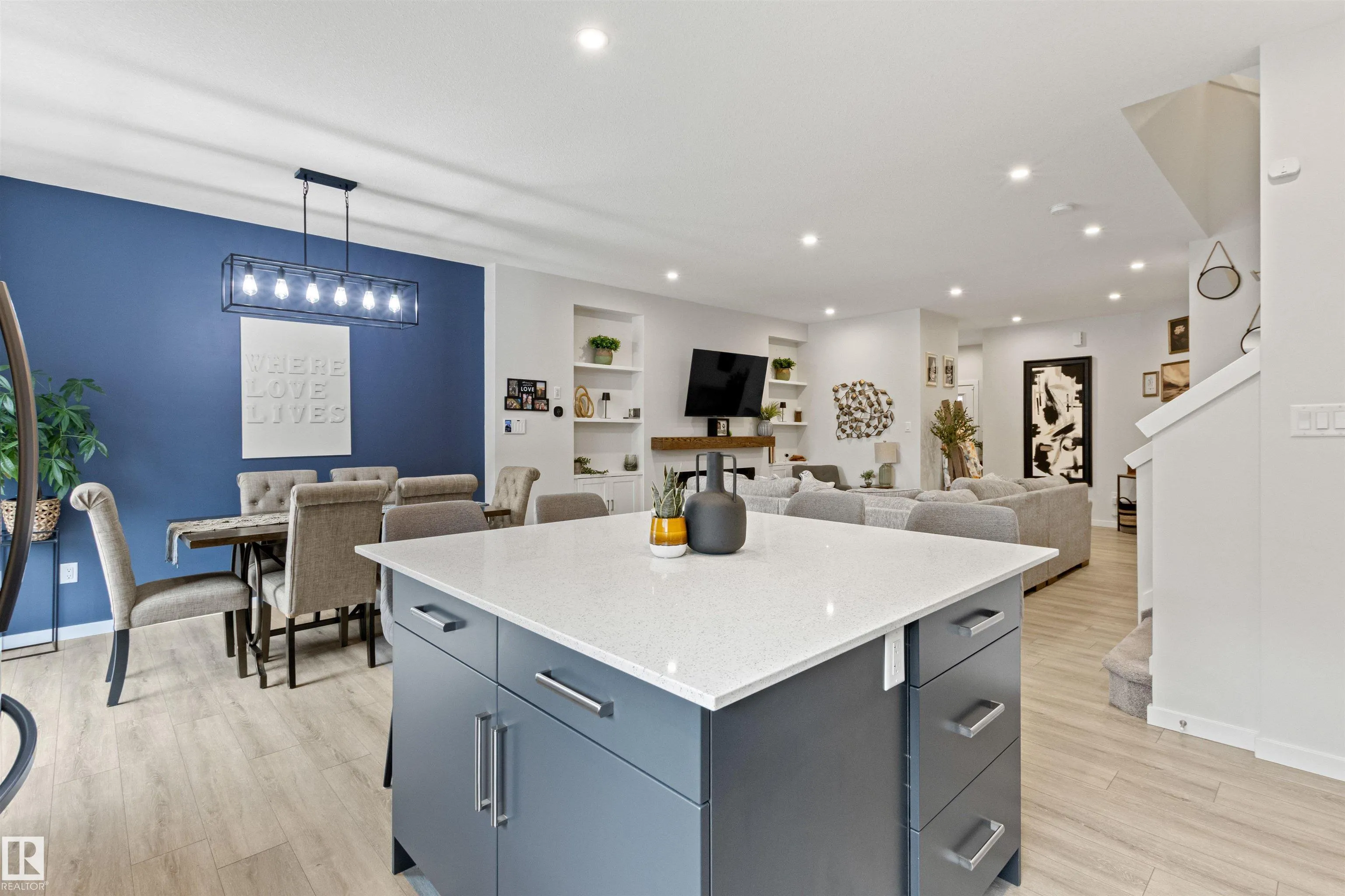 446 ROBERTS Crescent