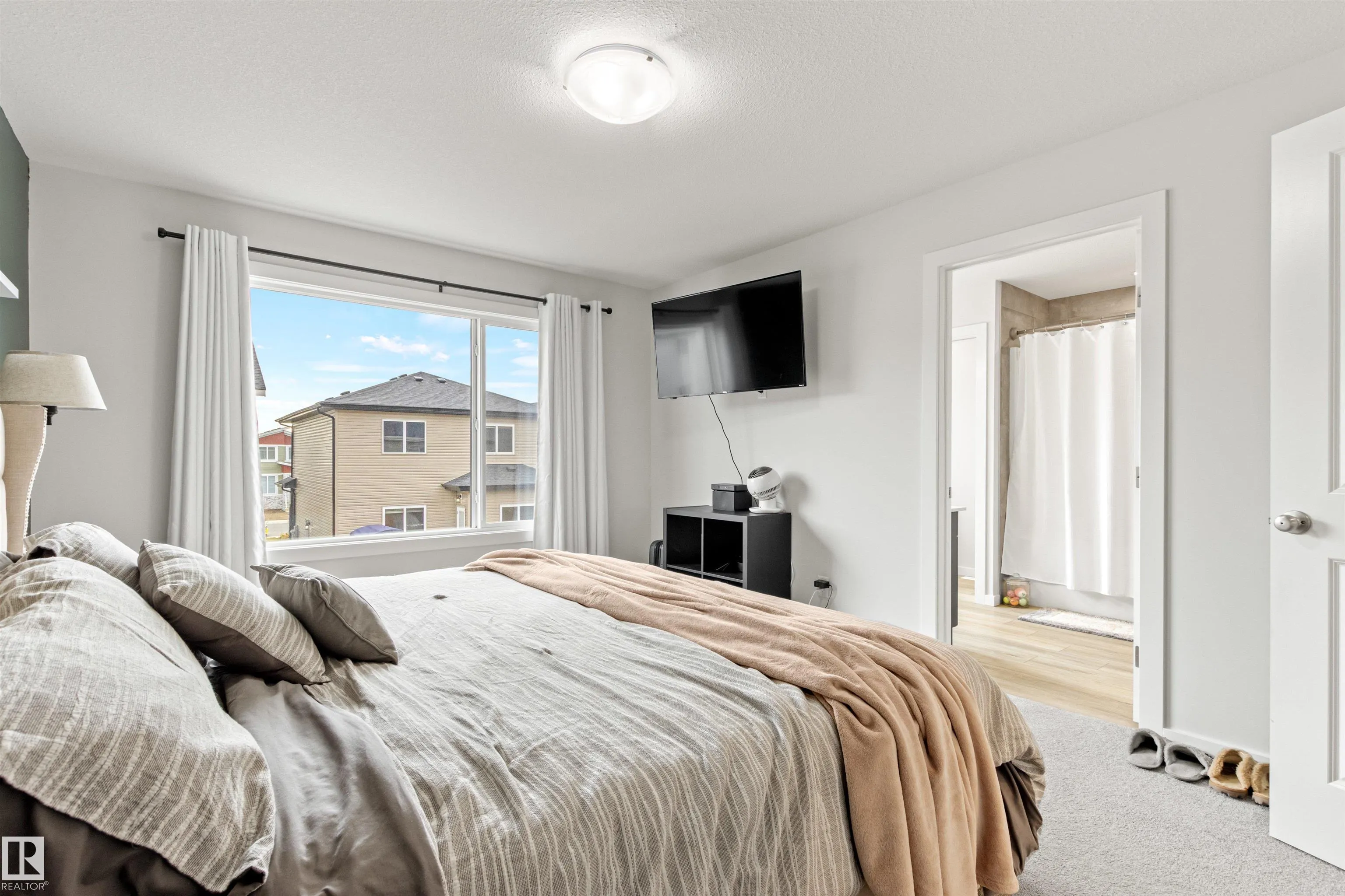 446 ROBERTS Crescent