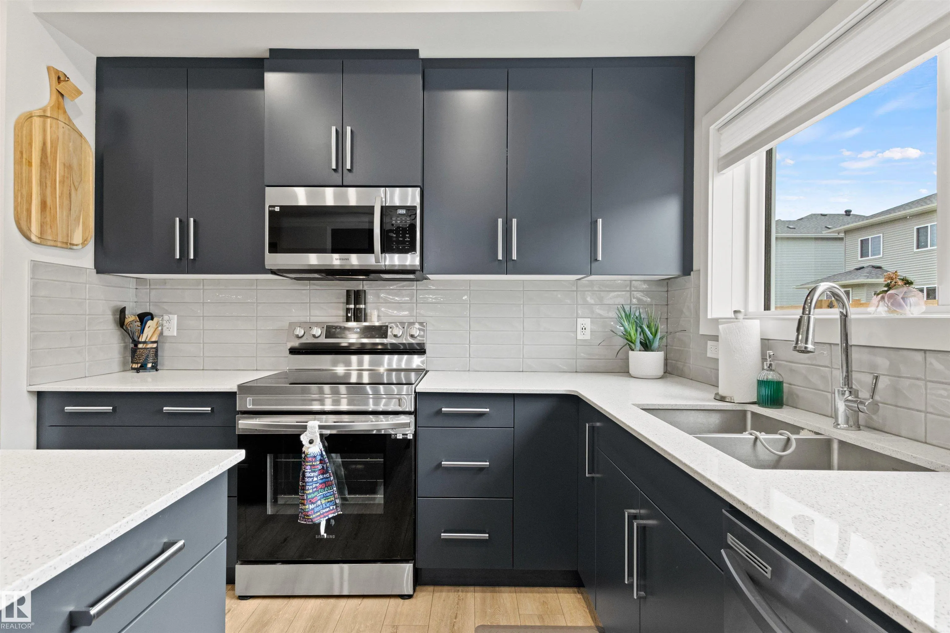 446 ROBERTS Crescent