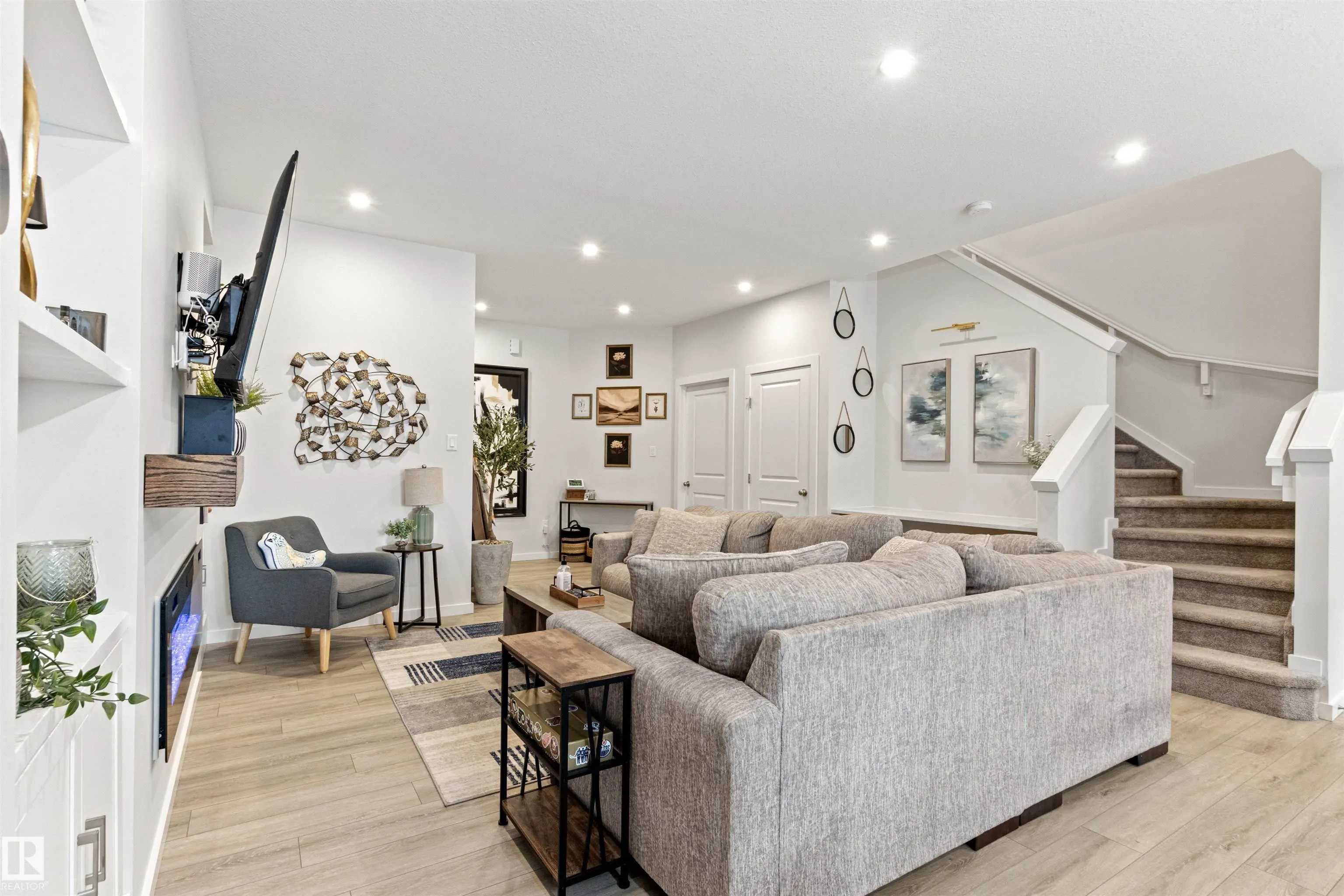 446 ROBERTS Crescent