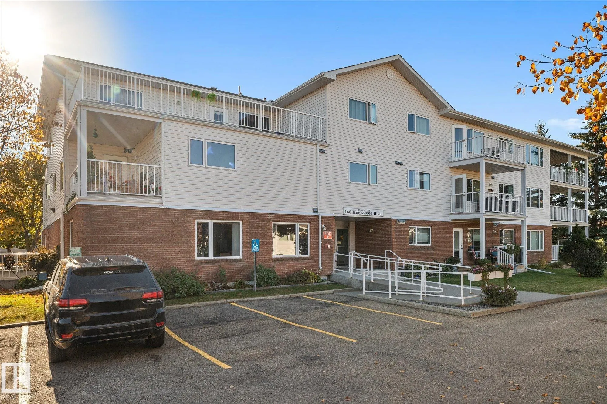 160 KINGSWOOD Boulevard