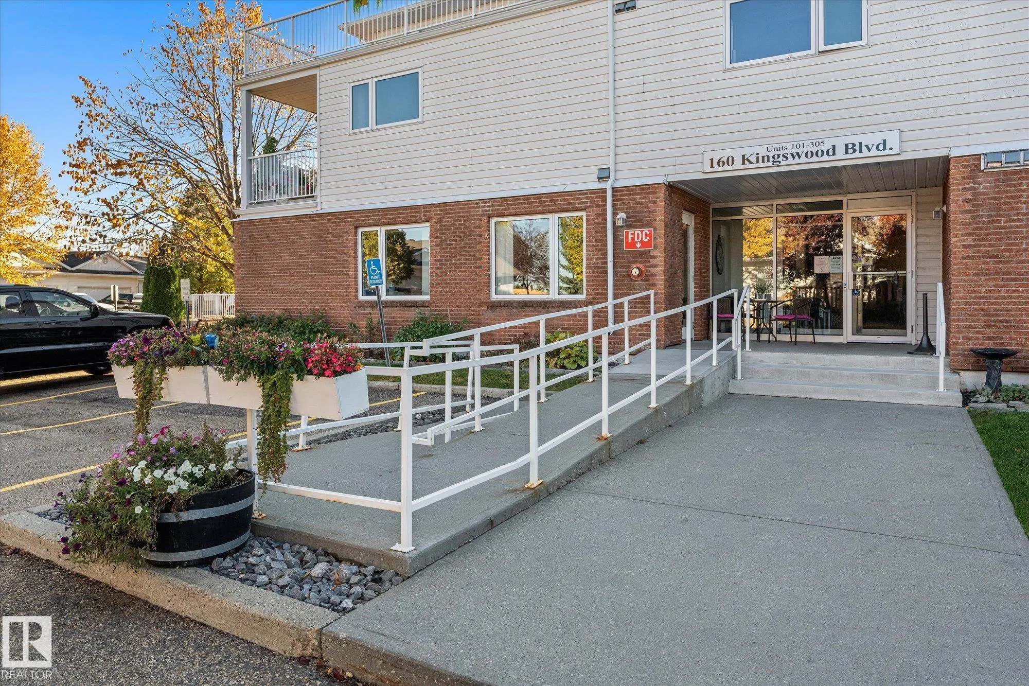 160 KINGSWOOD Boulevard