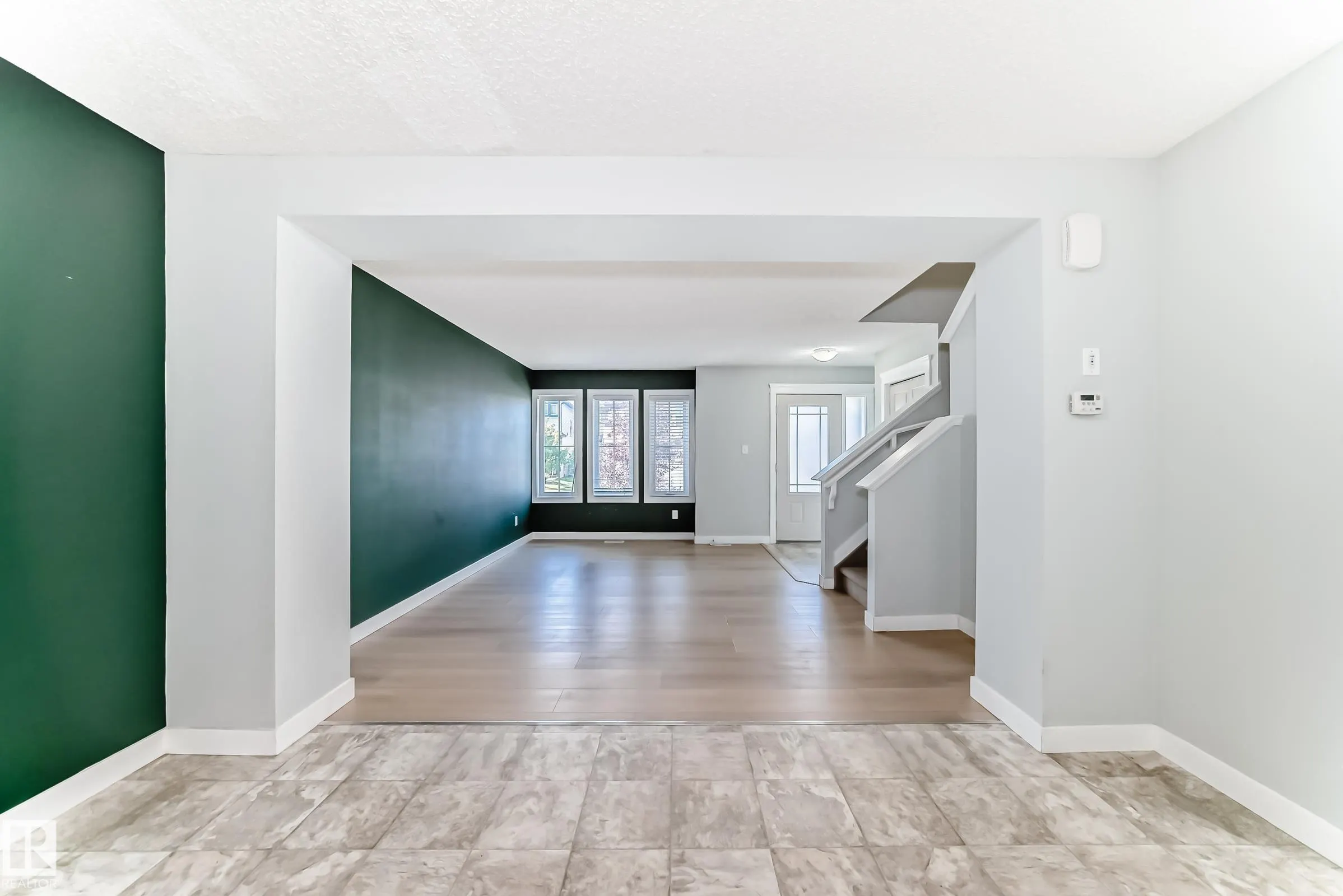 1611 52 Street