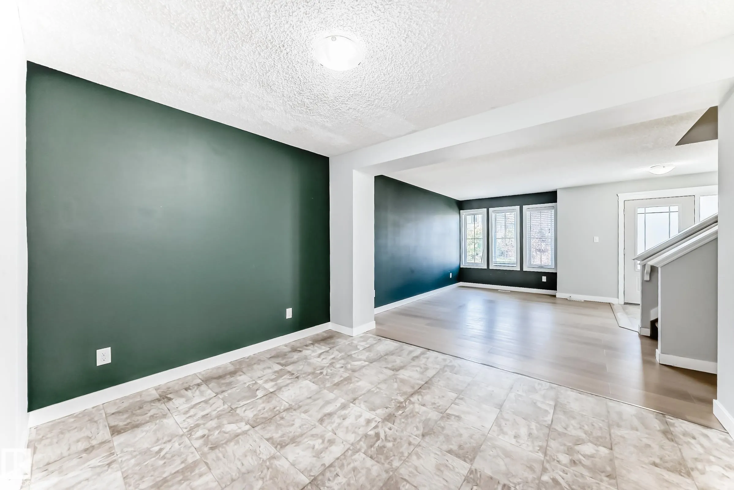 1611 52 Street