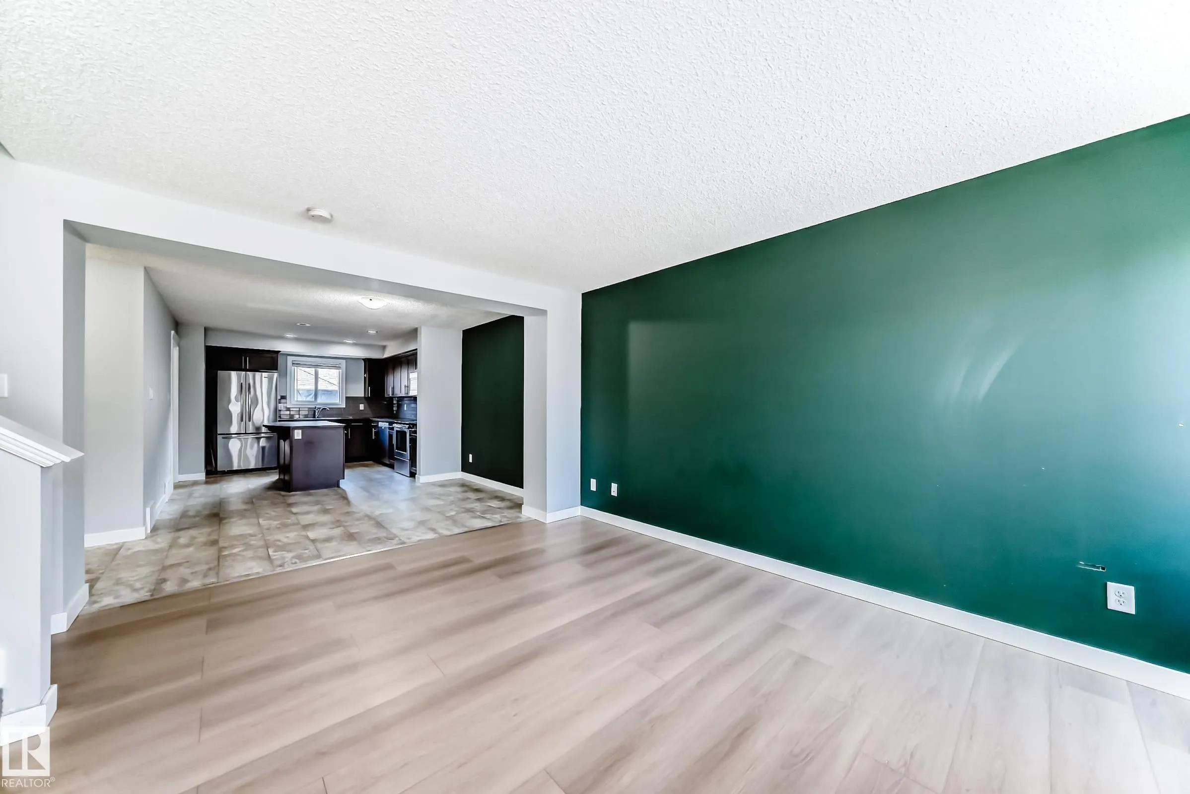 1611 52 Street