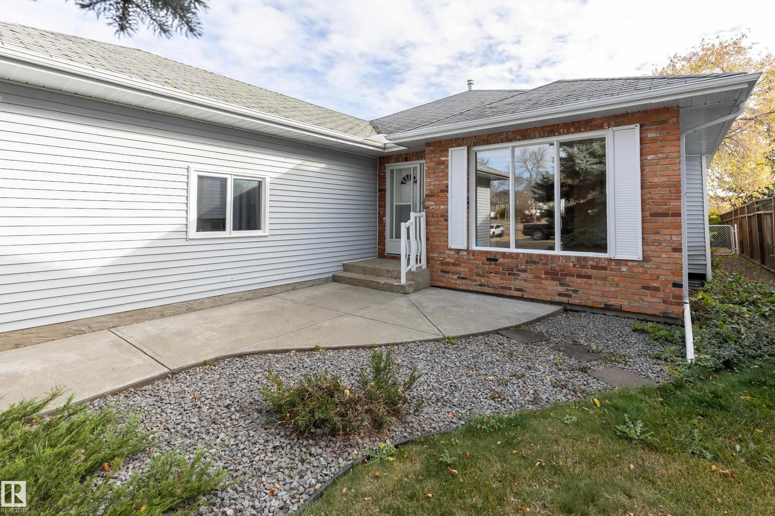 50 Hillside Crescent