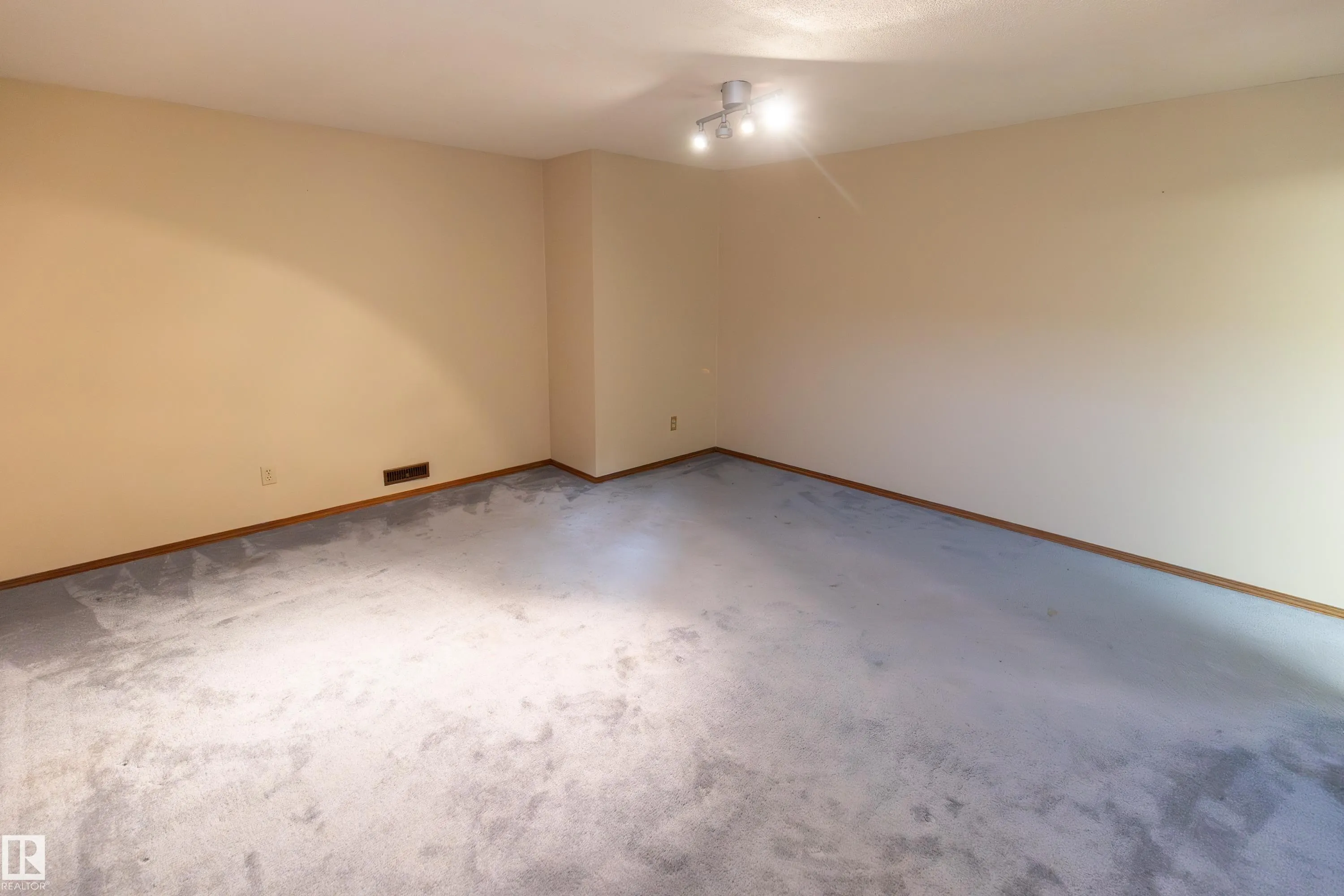 50 Hillside Crescent