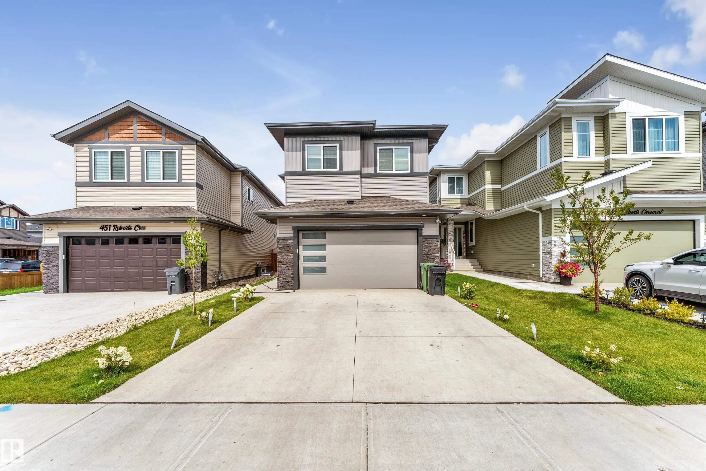 449 ROBERTS Crescent
