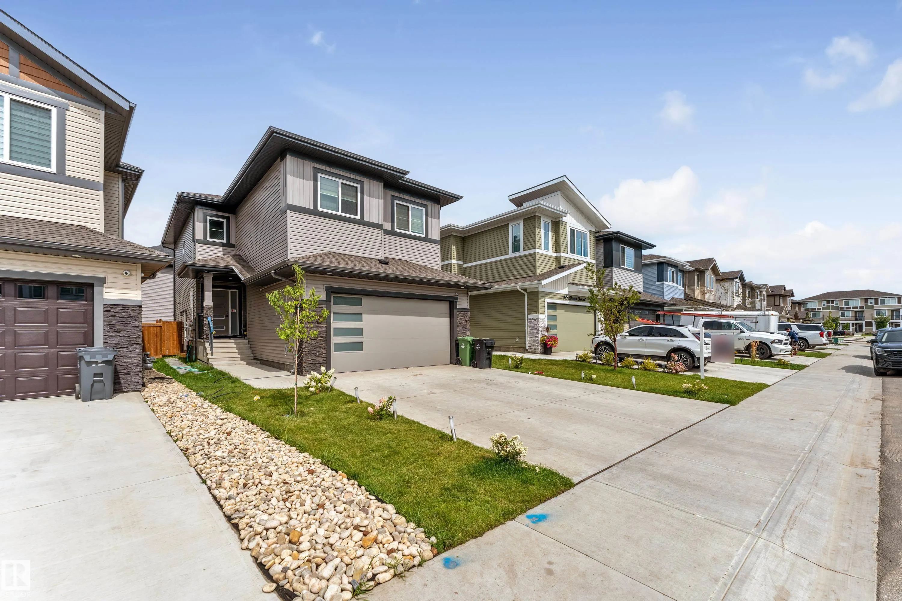 449 ROBERTS Crescent