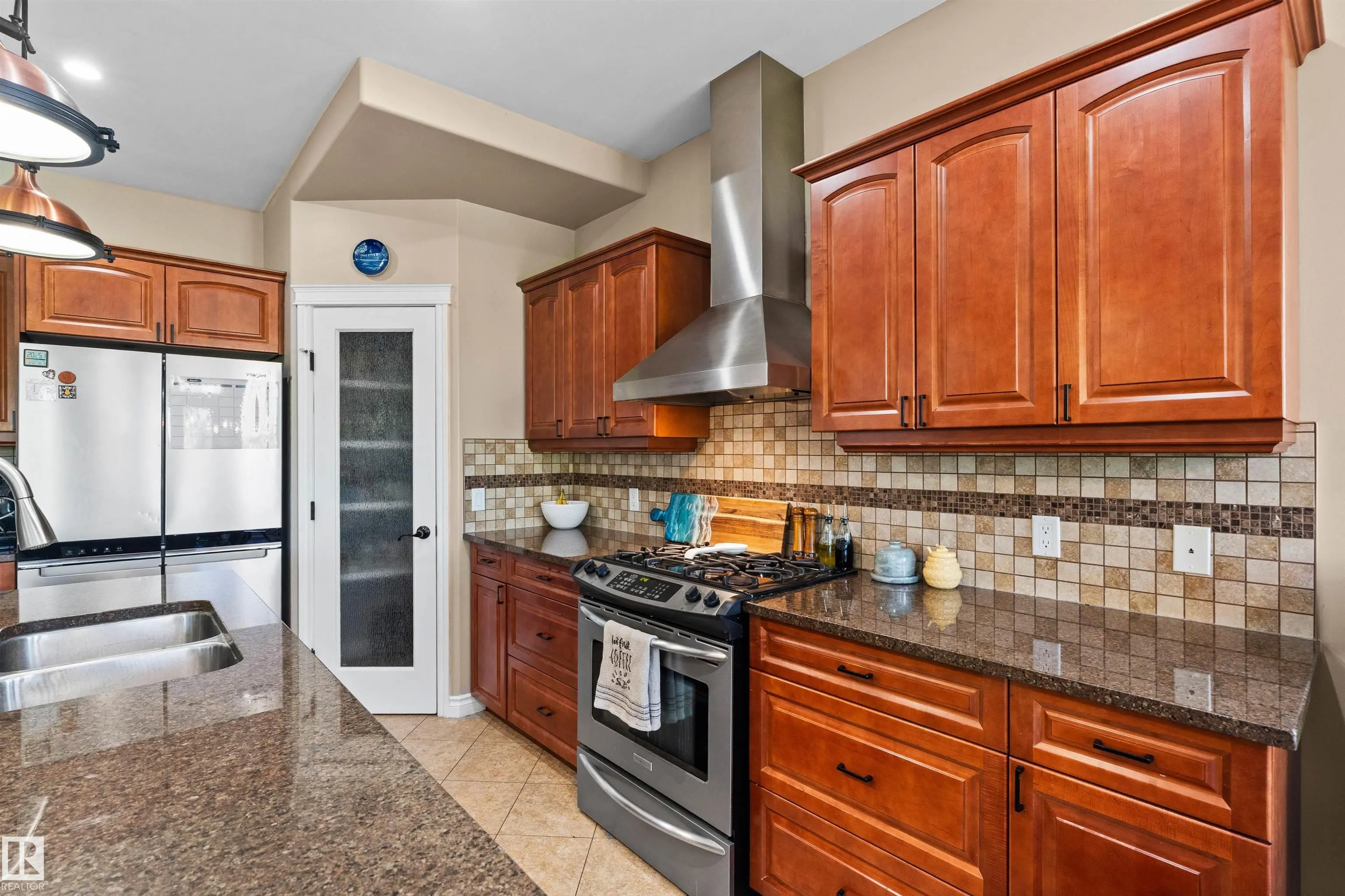 634 Lakeside Point(e)