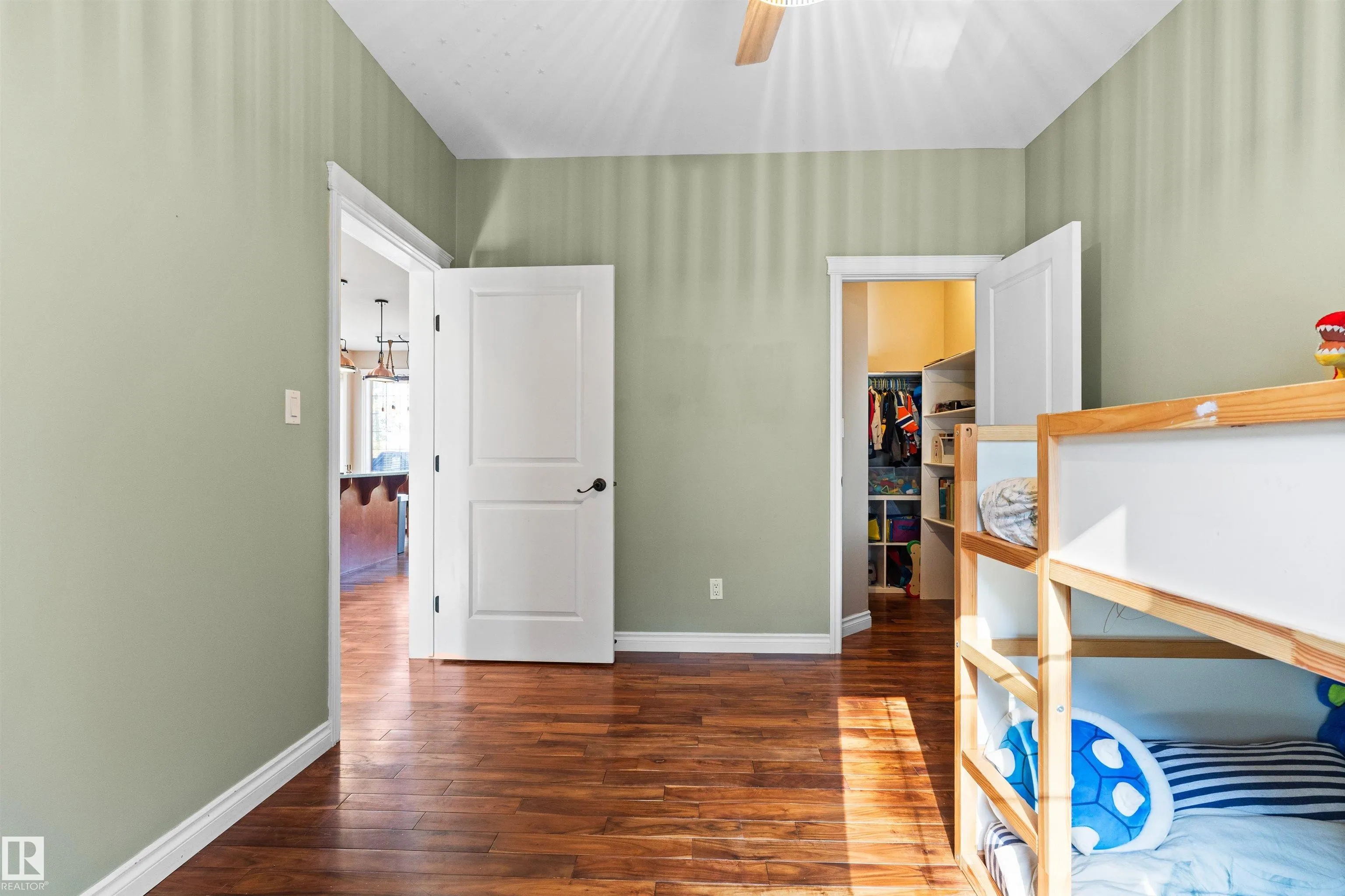 634 Lakeside Point(e)