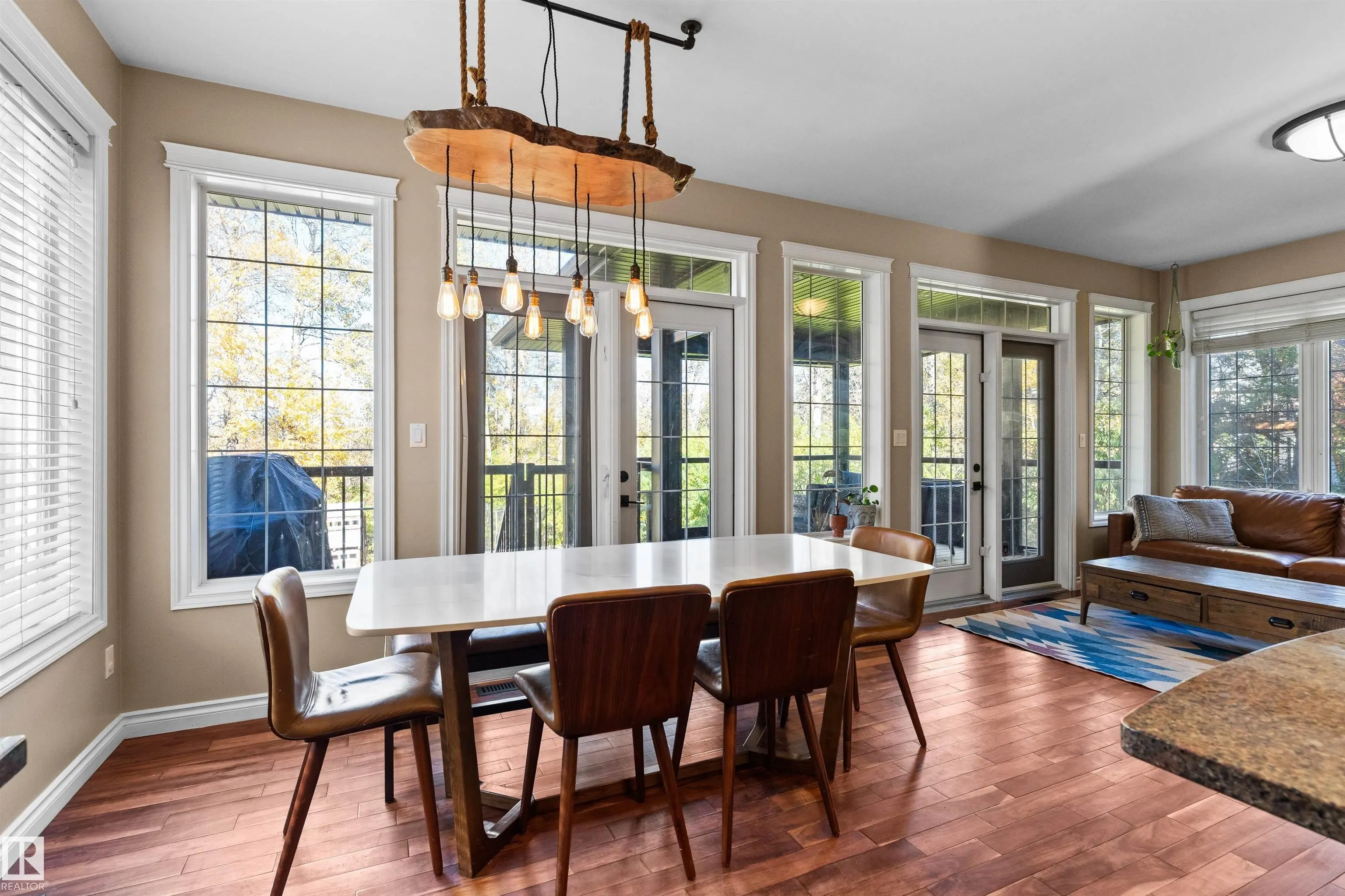 634 Lakeside Point(e)