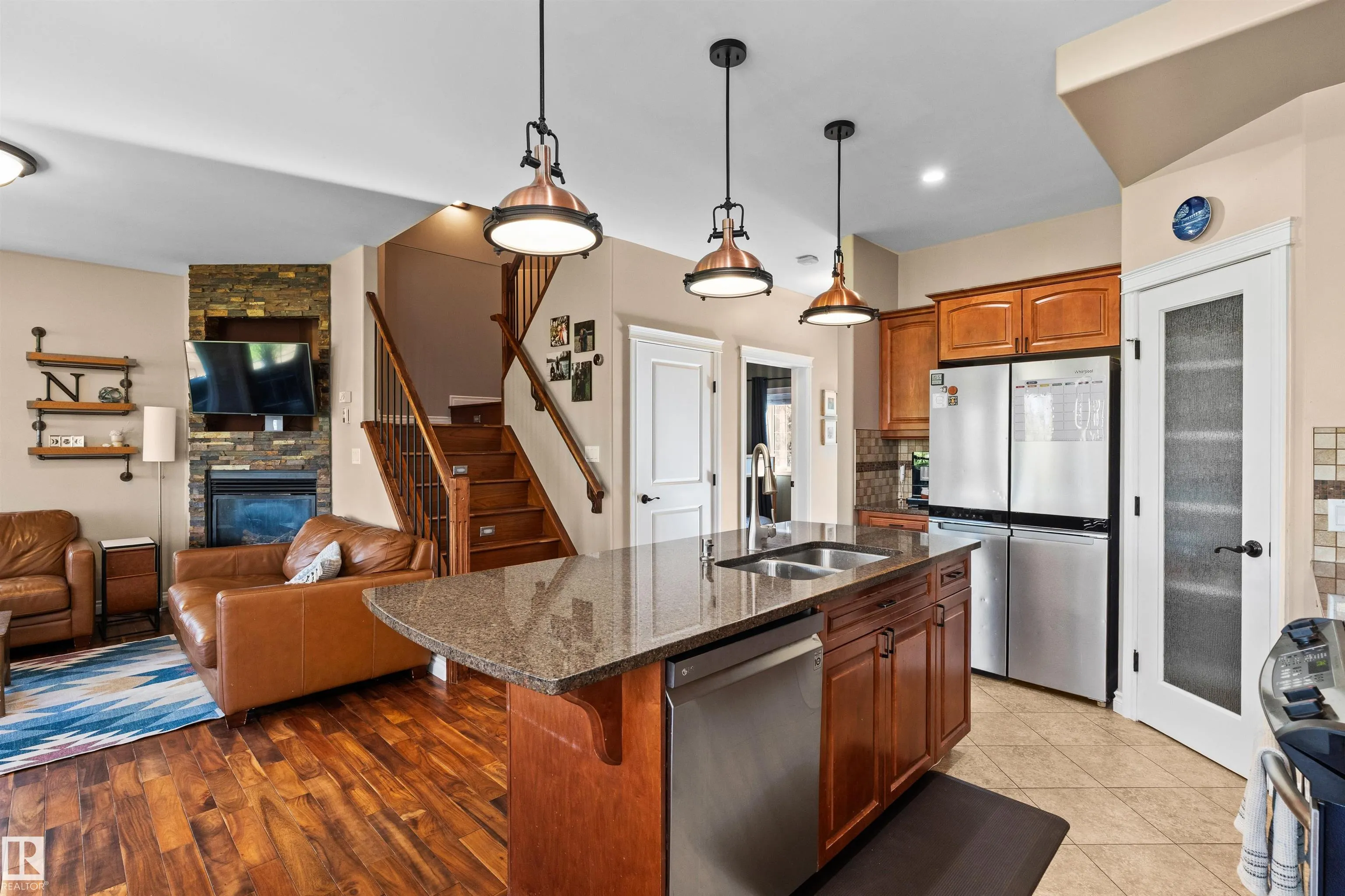 634 Lakeside Point(e)