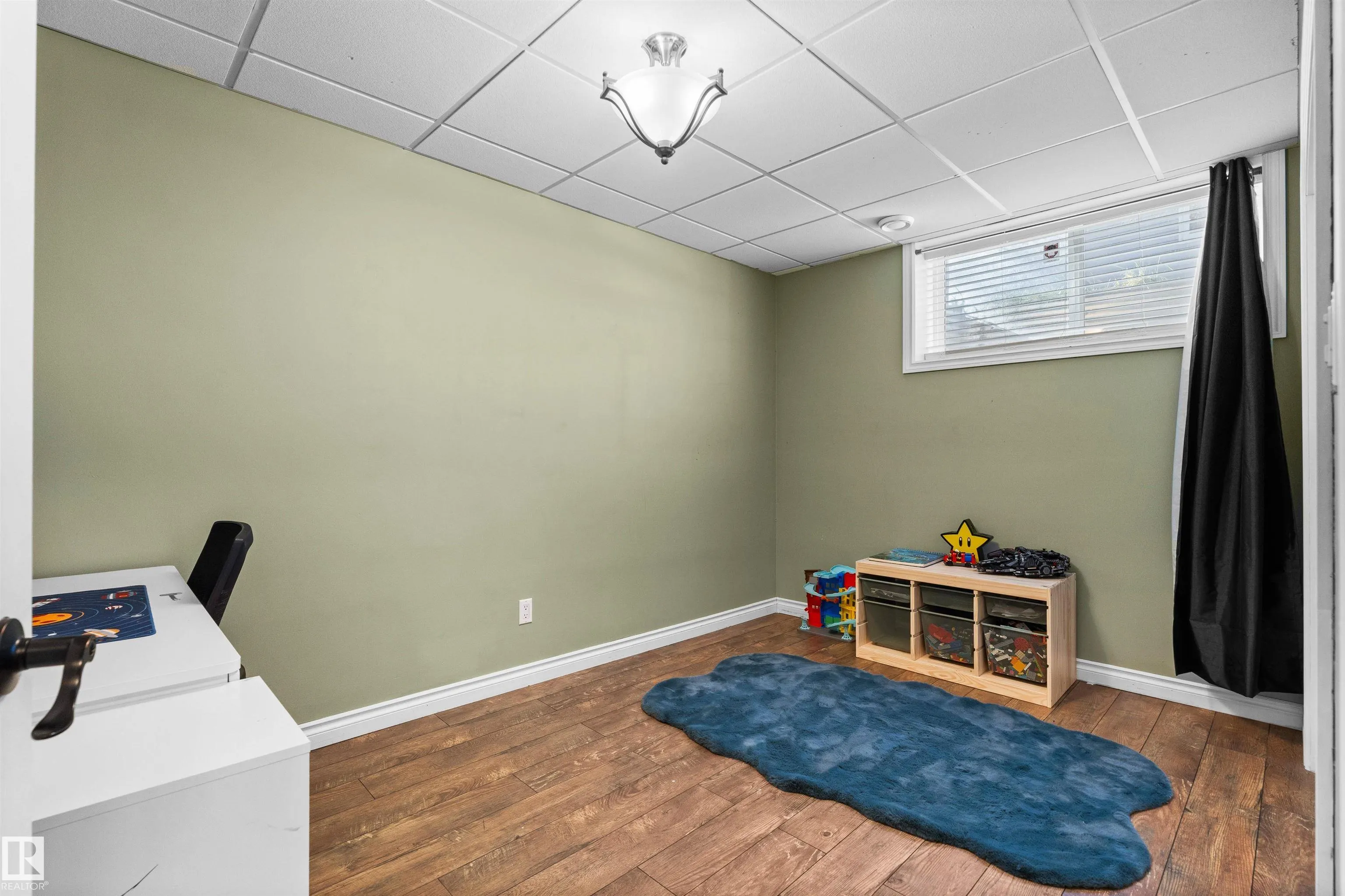 634 Lakeside Point(e)