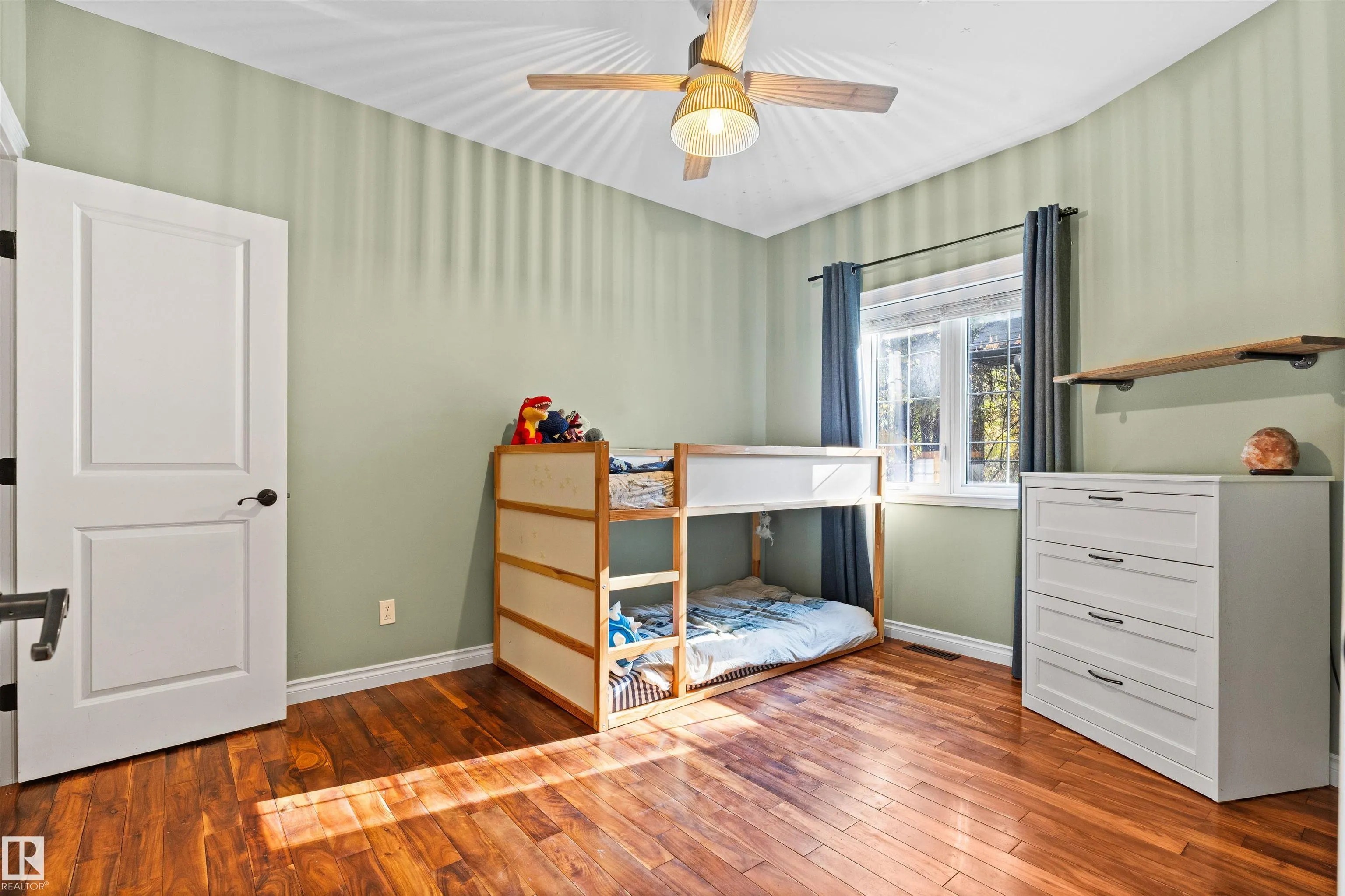634 Lakeside Point(e)