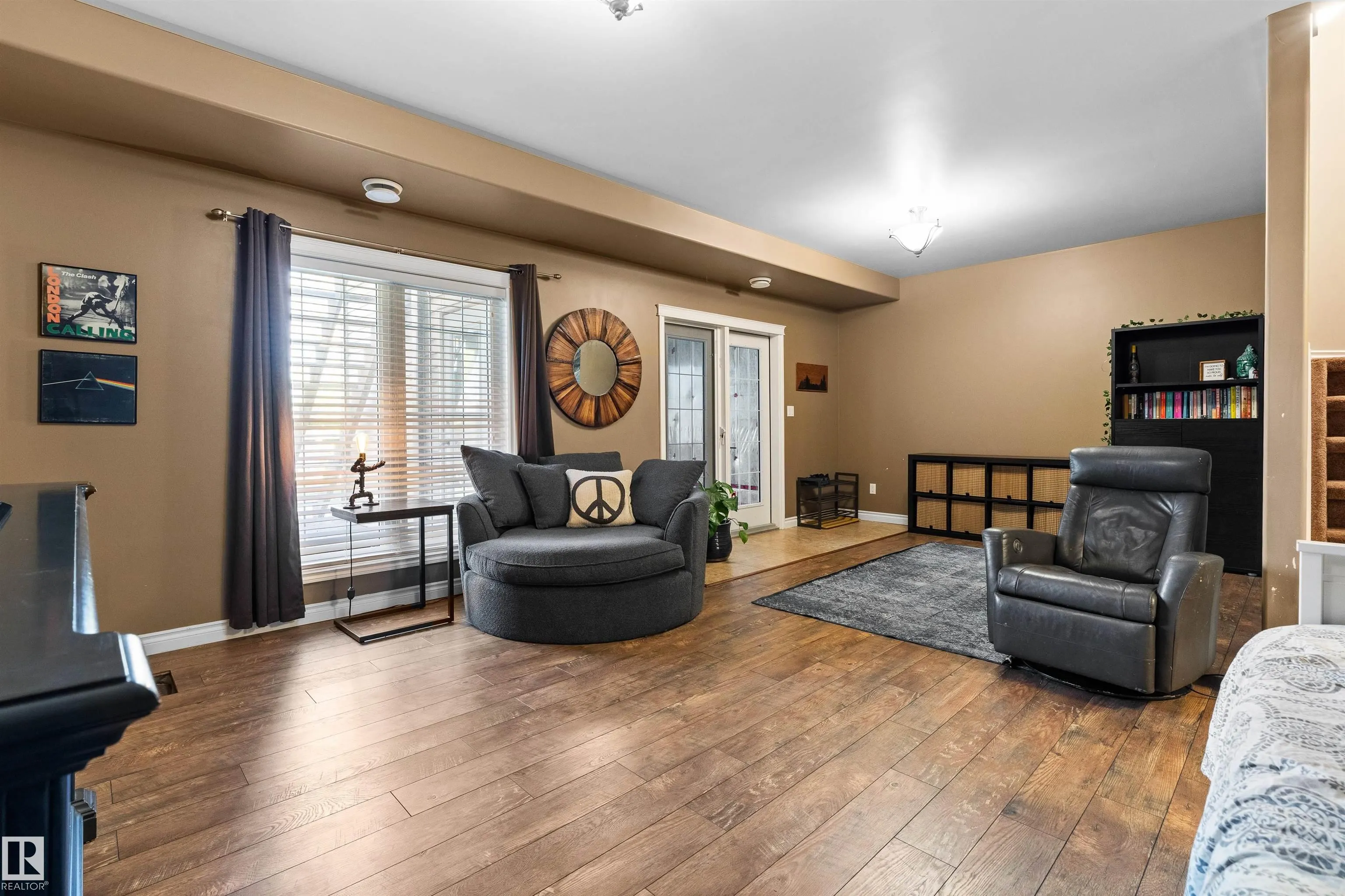 634 Lakeside Point(e)