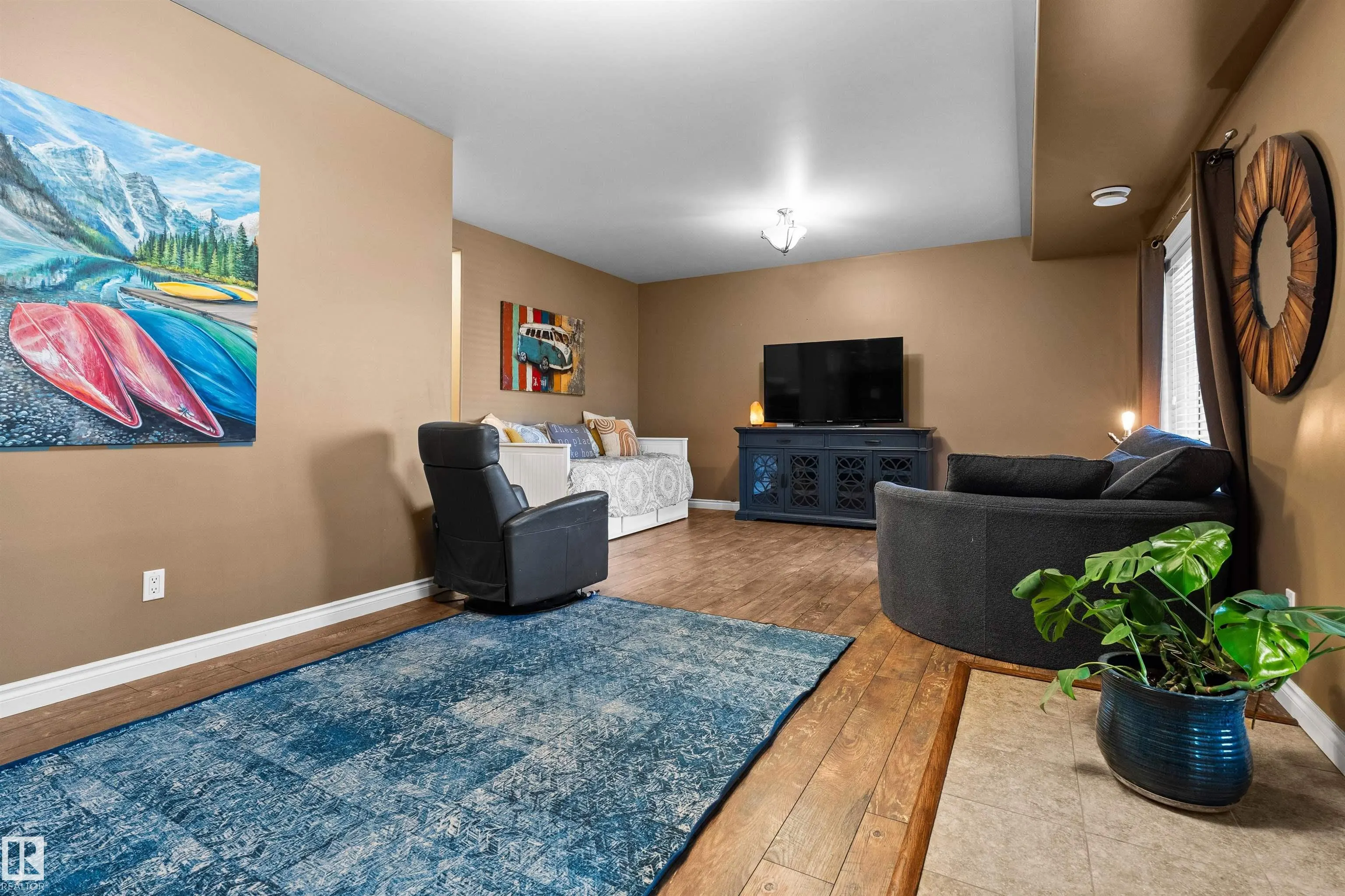 634 Lakeside Point(e)