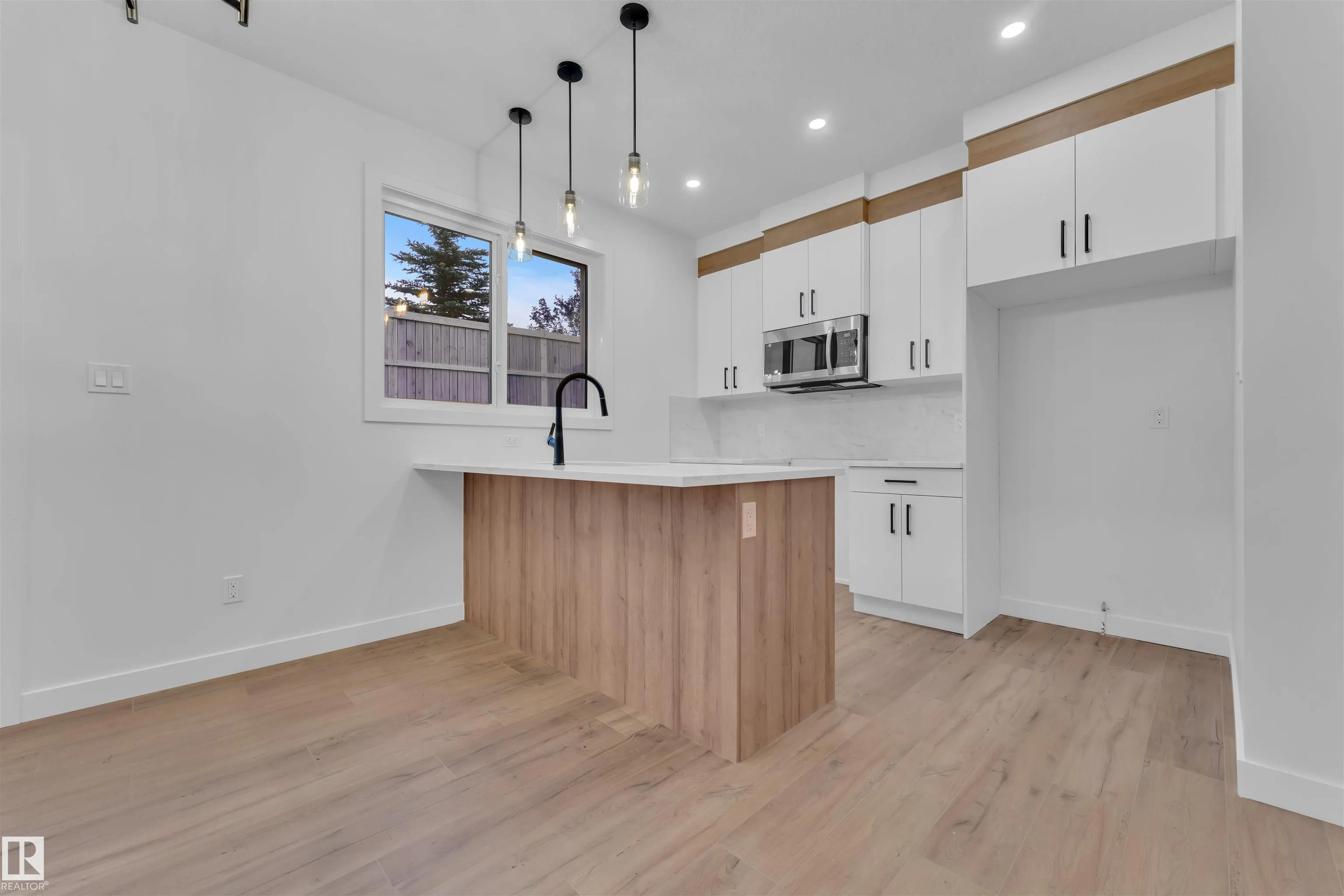 48 HAZELWOOD Lane