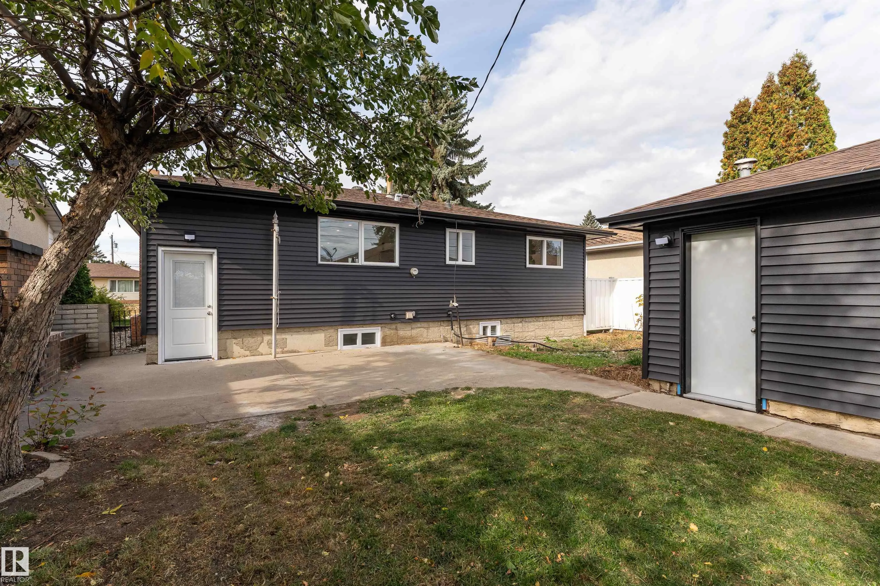 8707 54 Street